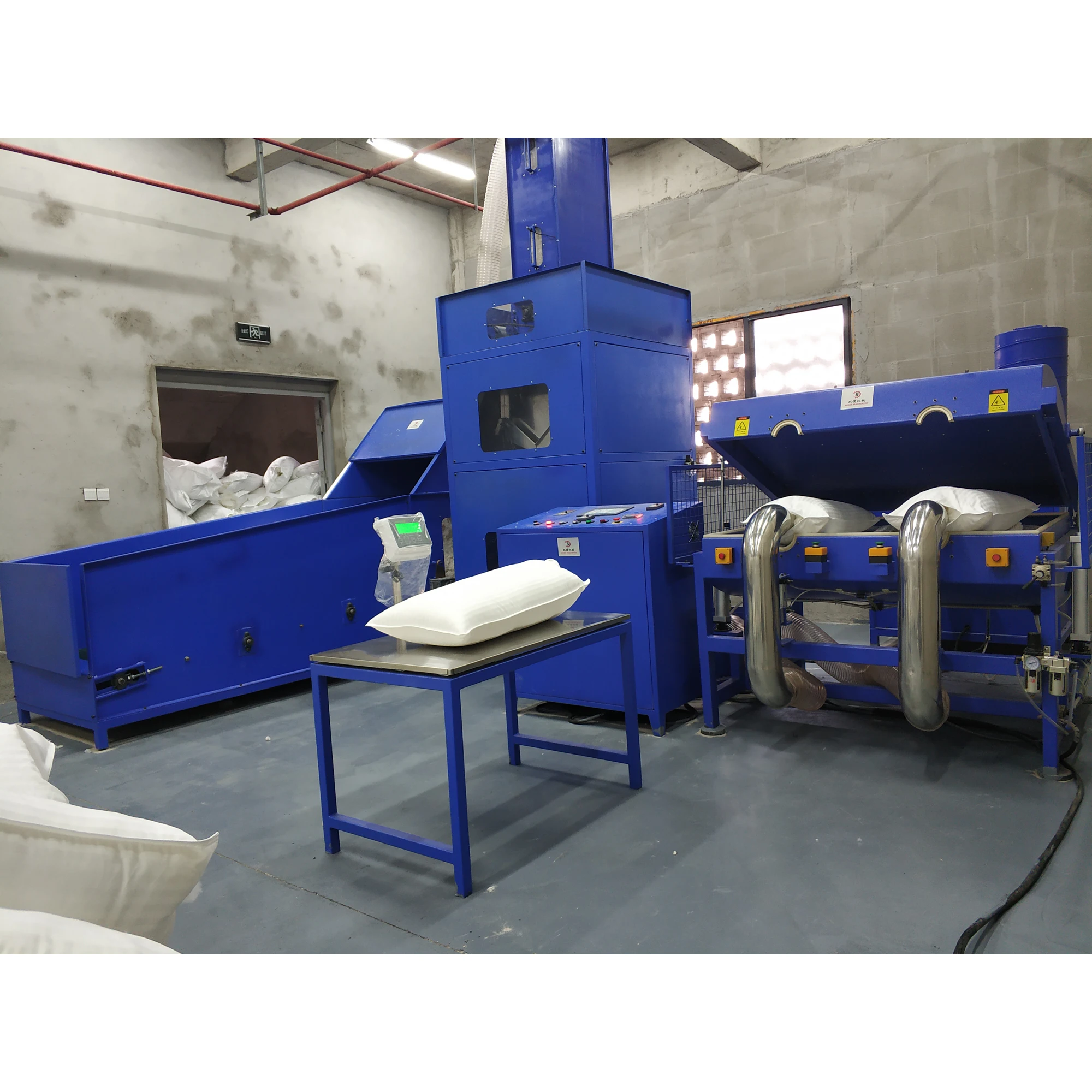 Automatic pillow filling machine filled with polyester fibre/cotton/foam for bedding and upholstery pillow making machines