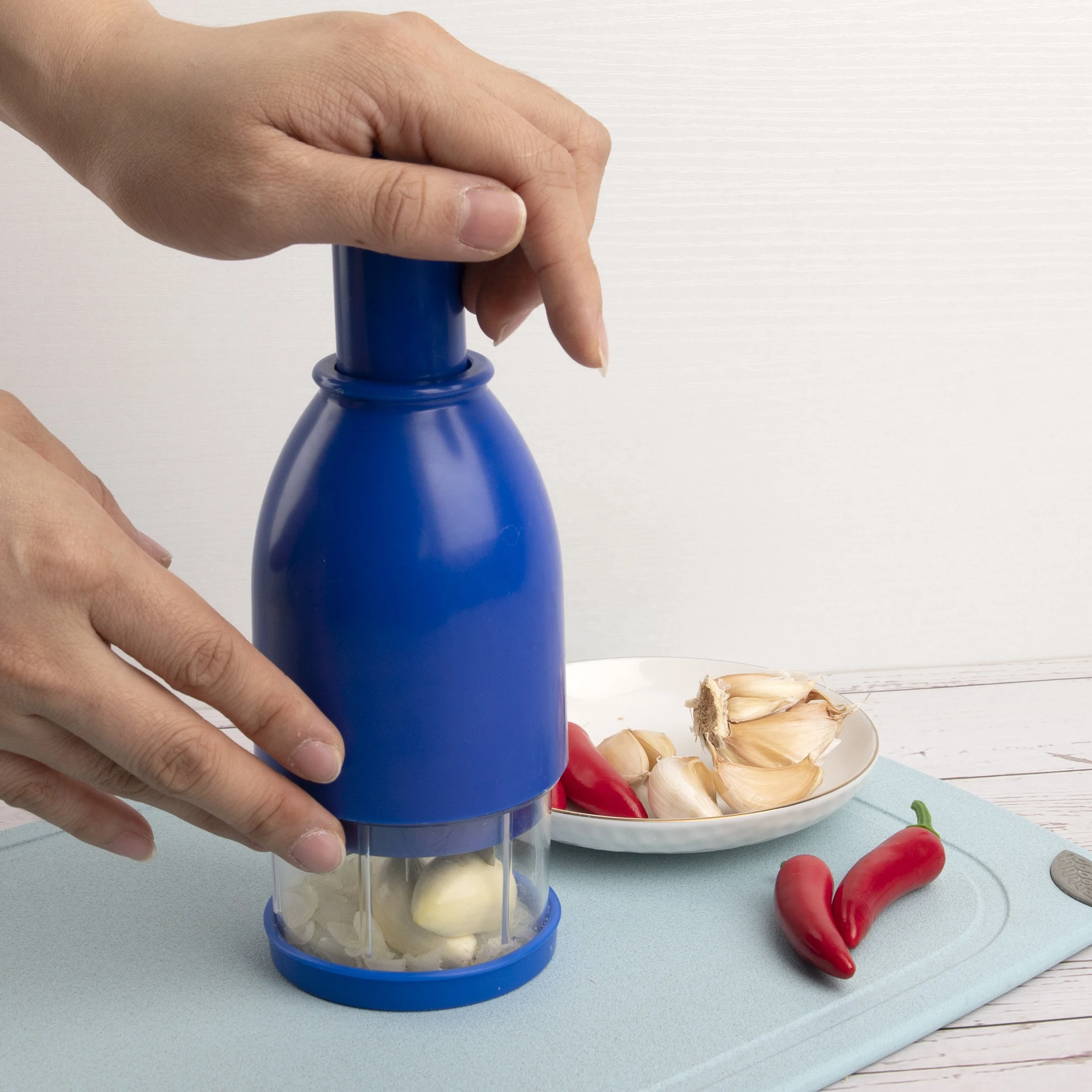 Food grade portable kitchen pressed manual ginger onion chili vegetable garlic chopper