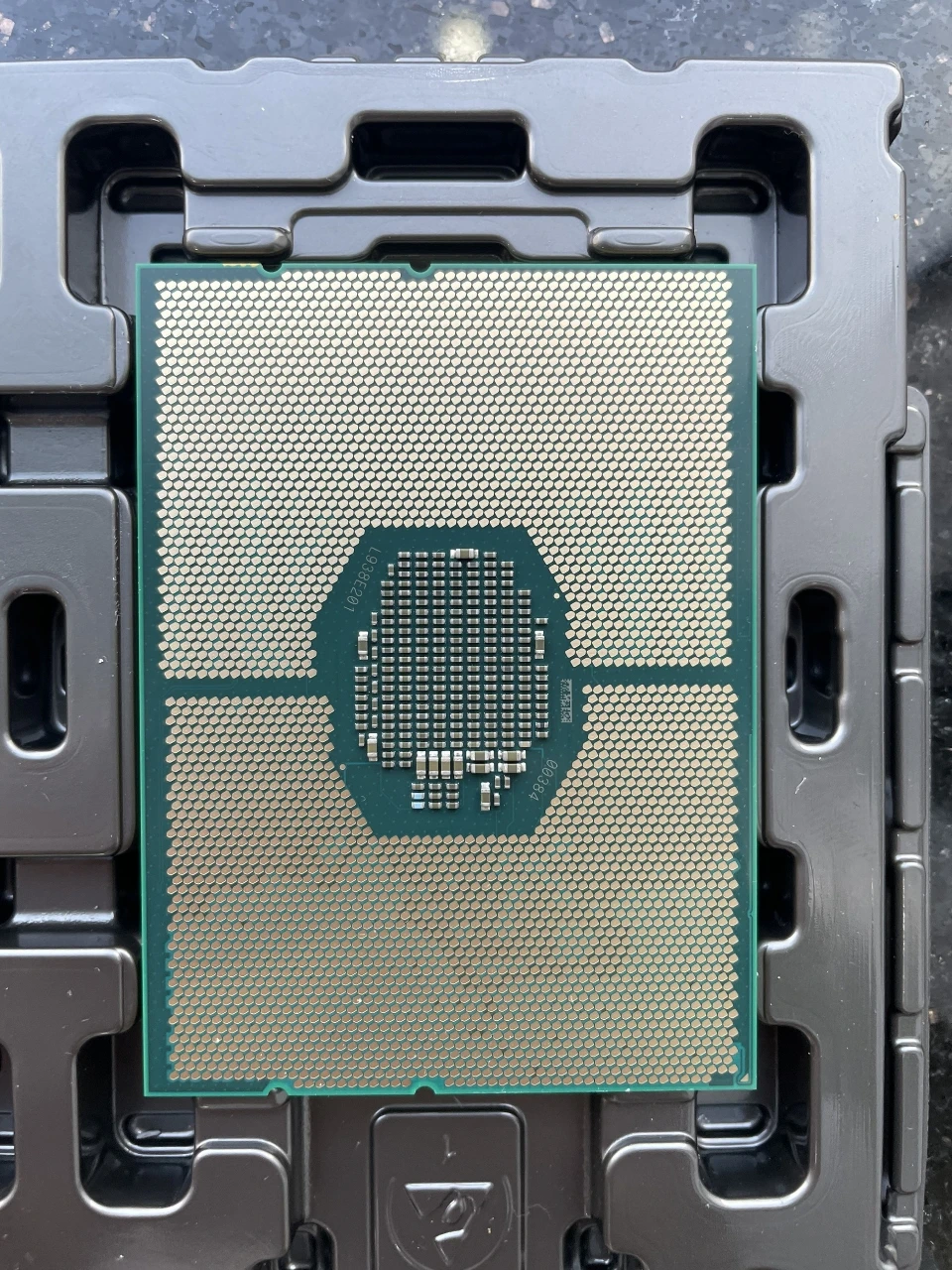 New Xeon Platinum Processor 85w   4214 12-core 2.2ghz CPU Max Smart Technology bus state chip socket support