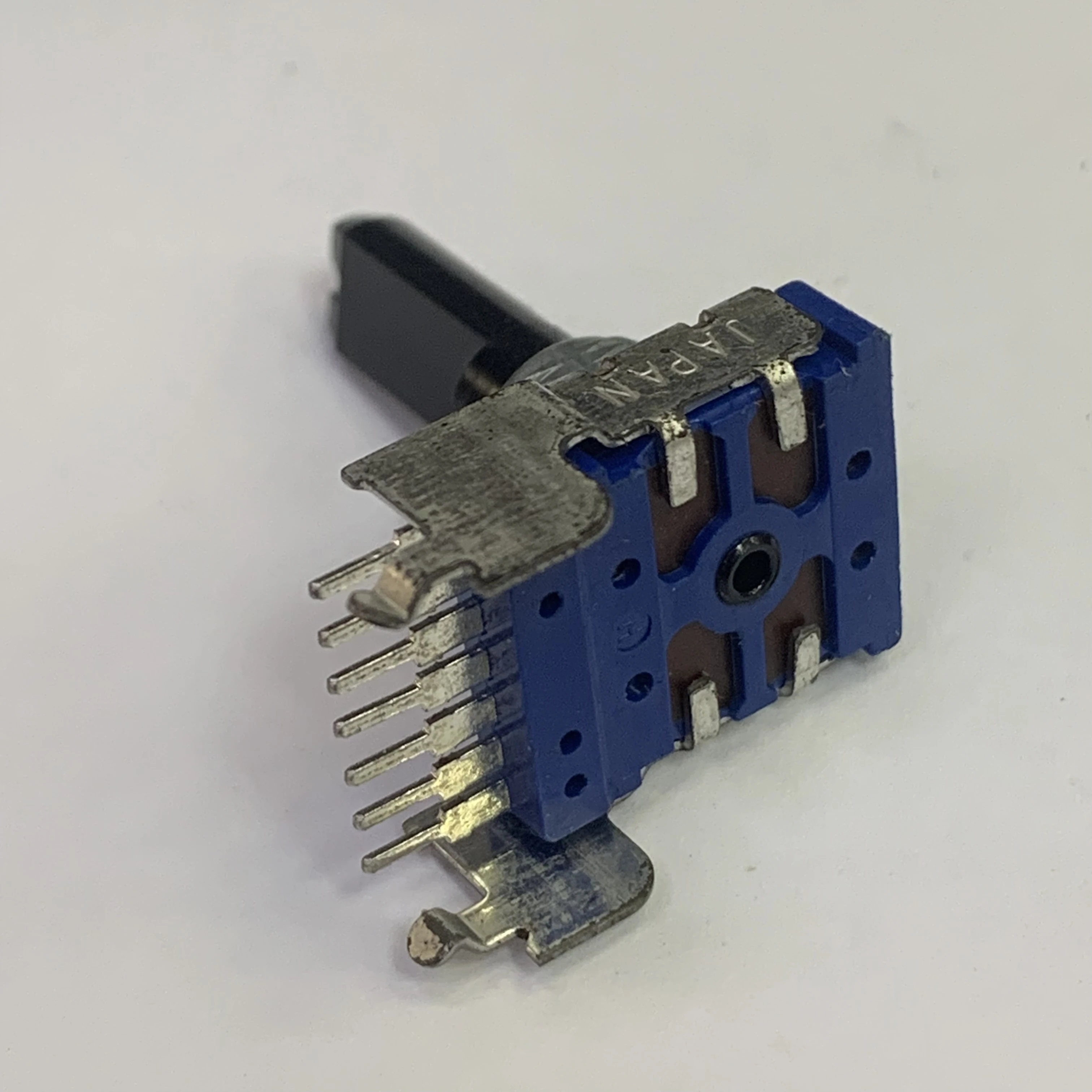 Japan ALPS import volume of 14 double-volume rotary potentiometer RK14K double 7 feet B20K potentiometer (switch)