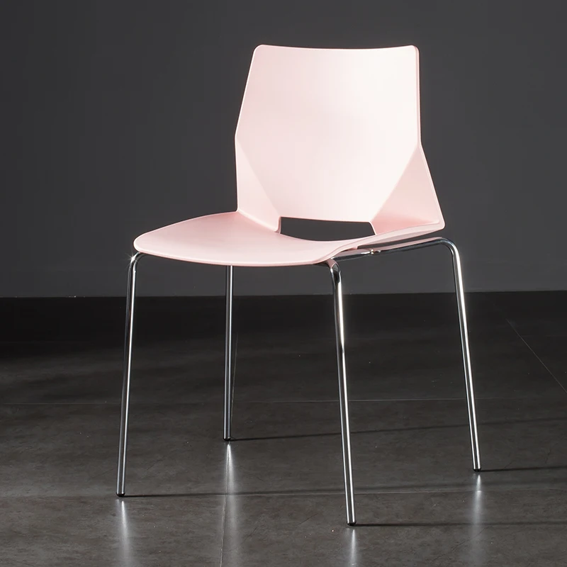 Скандинавский стул в скандинавском стиле с пластиковой оболочкой Штабелируемый из стали для кафе обеденный 4 ножками