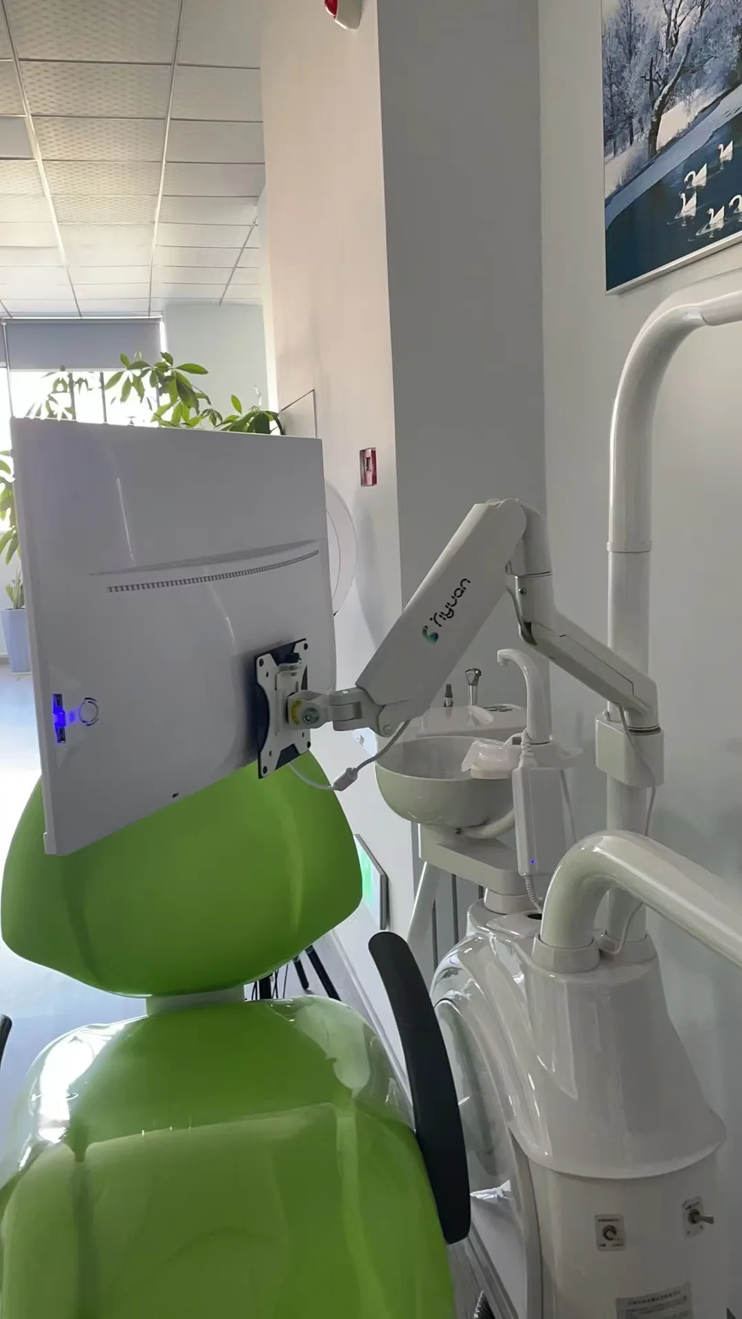 Low Price High Quality  Dental Oral Smart Viewer Computer All-in-one Equipment Touch Screen With Stand Handle 24 Inch