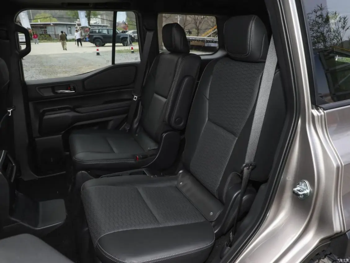 2024 Best Price New Cars To yota Prado 2.4T To yota 6 Seater Cars Made In China
