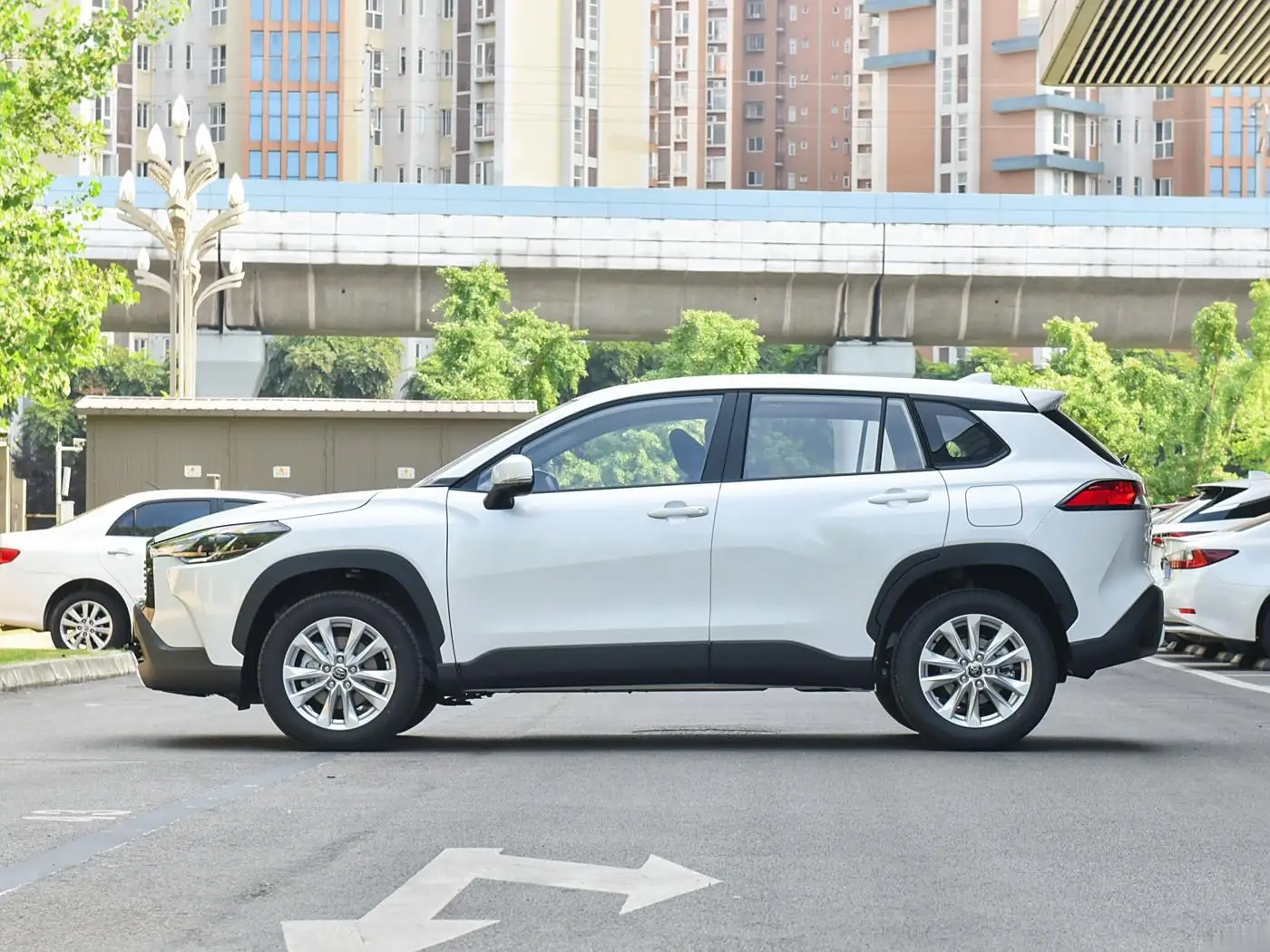 2024 светодиодная Автомобильная интерио Toyo-ta Corol-la Cross Китай недорогие бензиновые компактные внедорожники 2 0 л 5 сидения топливные автомобили марки Fwd