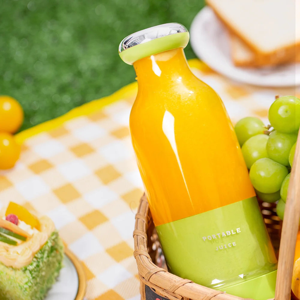 2023 hot sale gift New Small Wireless Rechargeable Mini Portable Fruit Mixer Bottle 300ml capacity Usb 6 Blades Juicer Blender