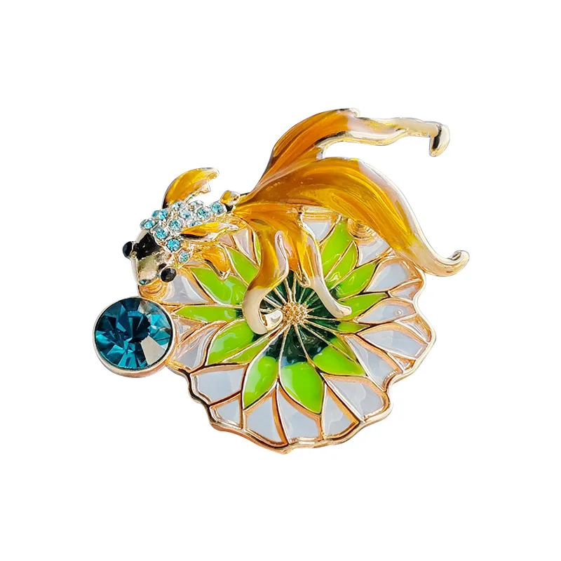 Женская брошь в виде дракона