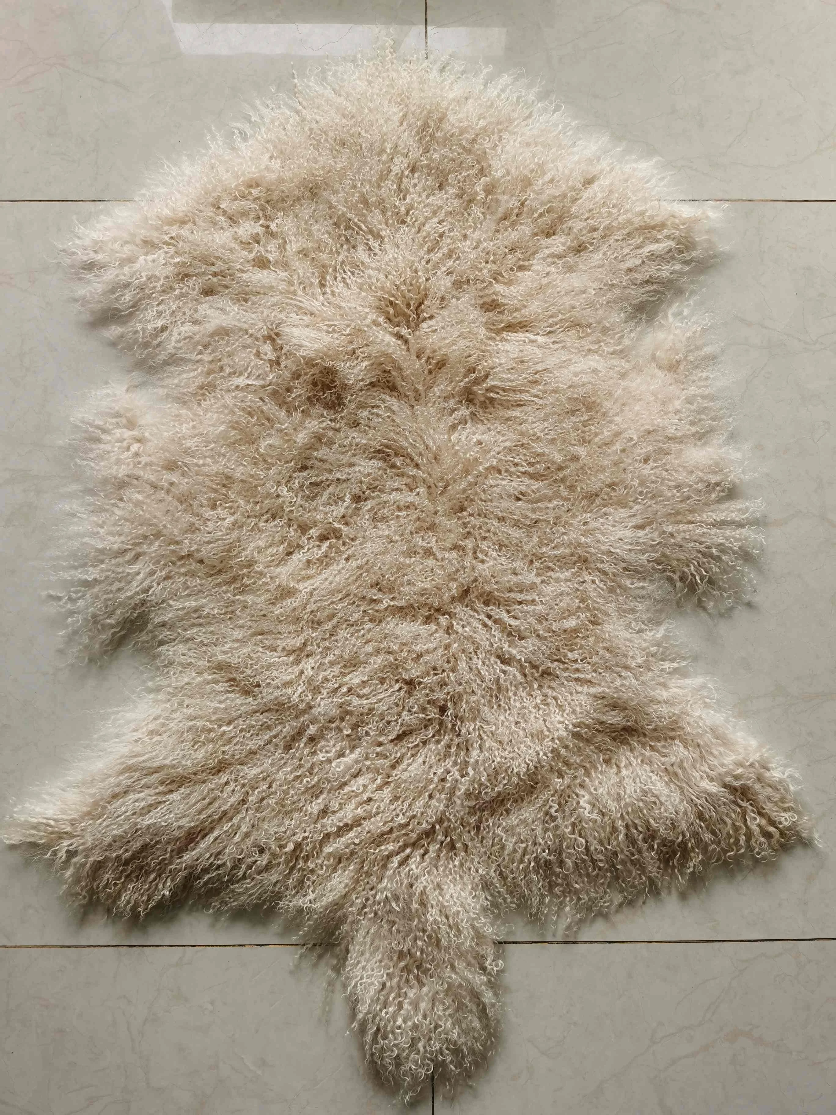 Light Gray Curly Fur Soft Wool Plate Real Mongolian Lamb Skin Curly Fur Rug Tibet Sheepskin Hide