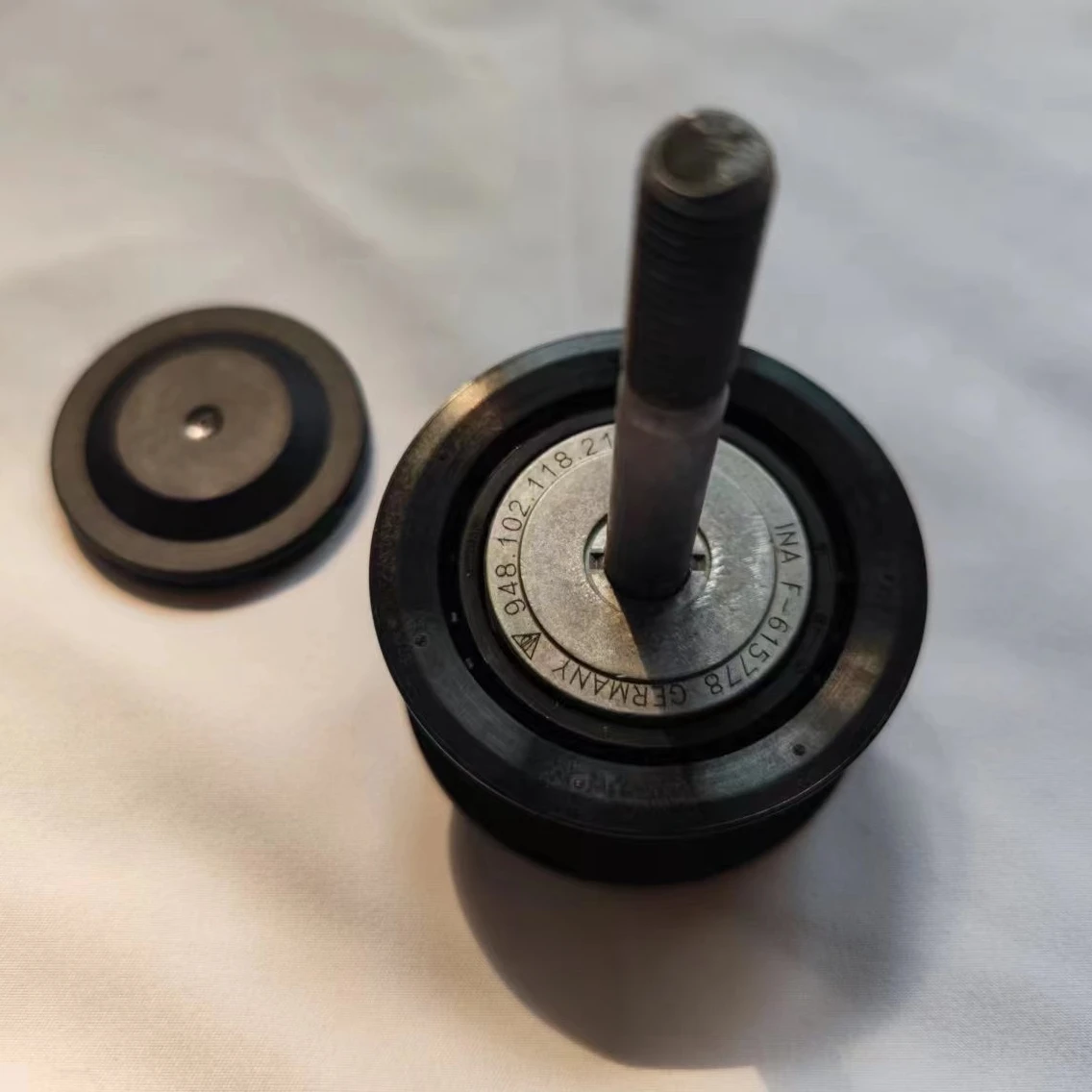 Factory Price Transmission Spare Parts Drive Belt Ider Pulley OEM 94810211821 for POorsche Cayenne Panamera 970 92A