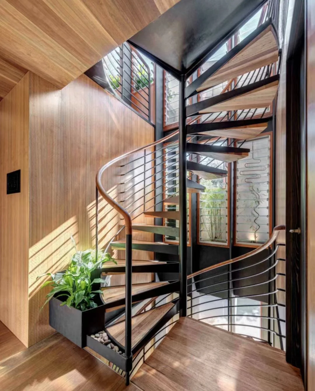 VIKO 2023 New Iron Railing Round Tube Carbon Steel Spiral Staircase