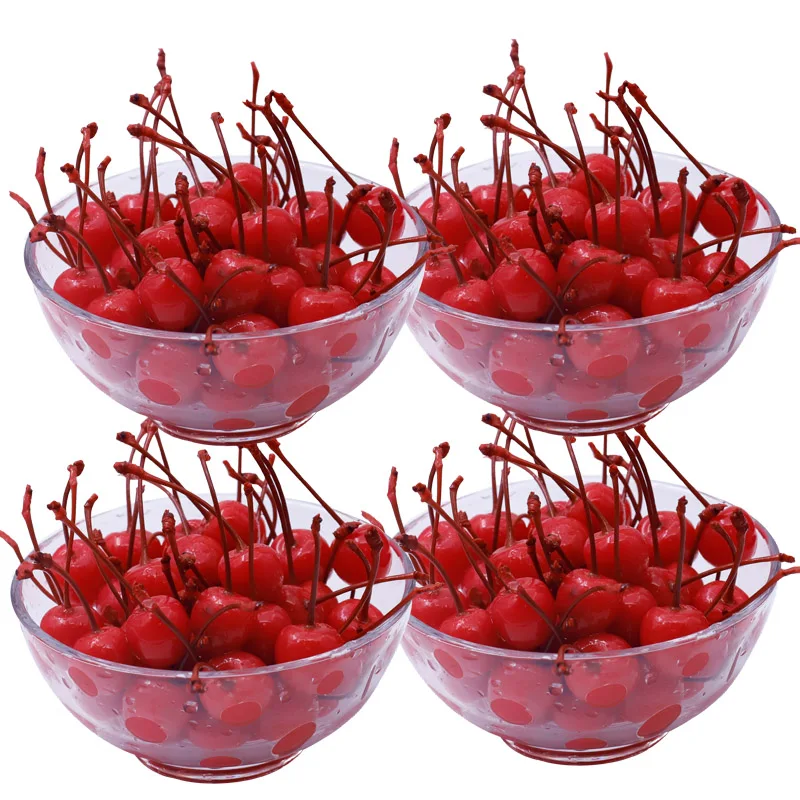 Консервированные красные вишневые зеленые вишни с стебелем