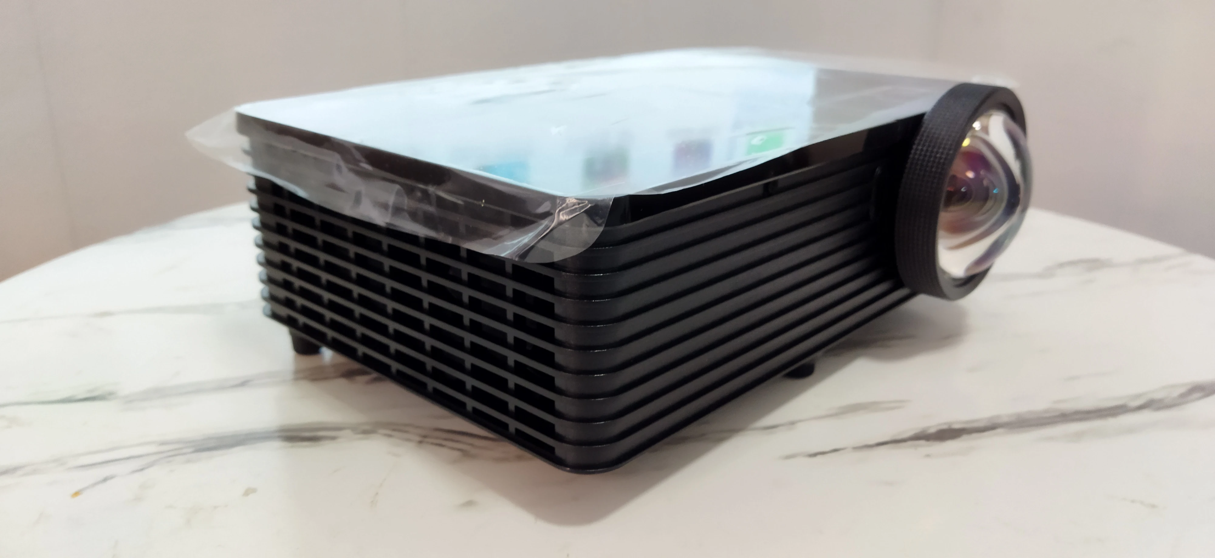 DLP  SHORT THROW PROJECTOR