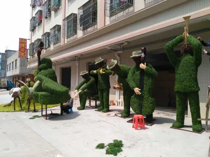 ARTIFICIAL TOPIARY FIGURE  faux boxwood character 8 feet height MUSIC TEAM customized garden decoration for wholesale
