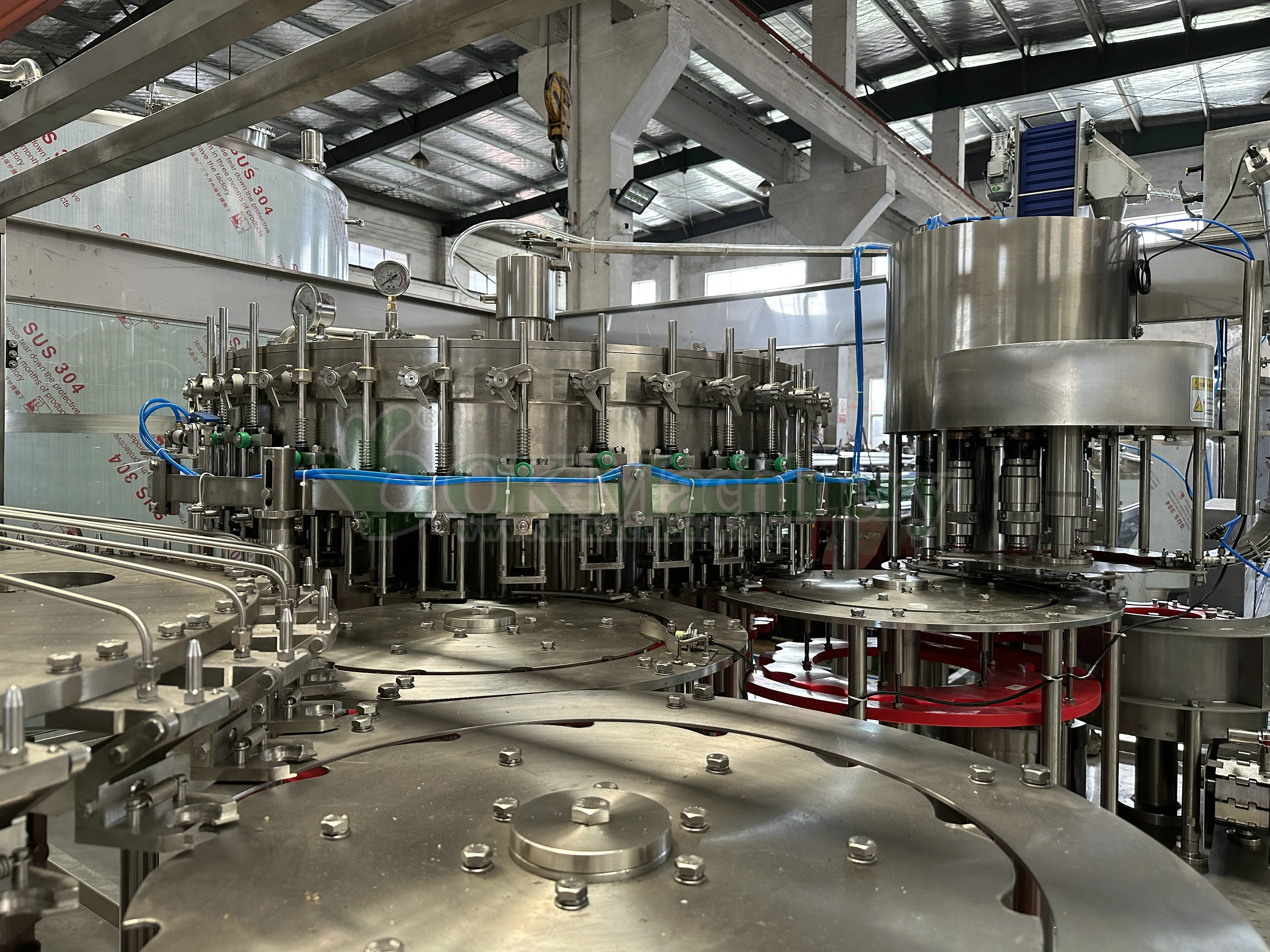 Automatic Pet Bottling Soda Water Carbonated Liquid Beverage With Gas Filling Machine