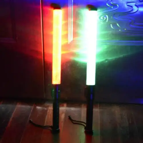 2025 аккумуляторная батарея высоковидимое дорожное оборудование светодиодная мигающая дубинка со свистком горячая Распродажа палочки