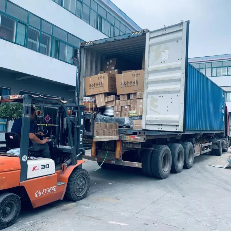 4x2 SINOTRUK HOWO light duty cargo truck 6 Tonne Van Truck