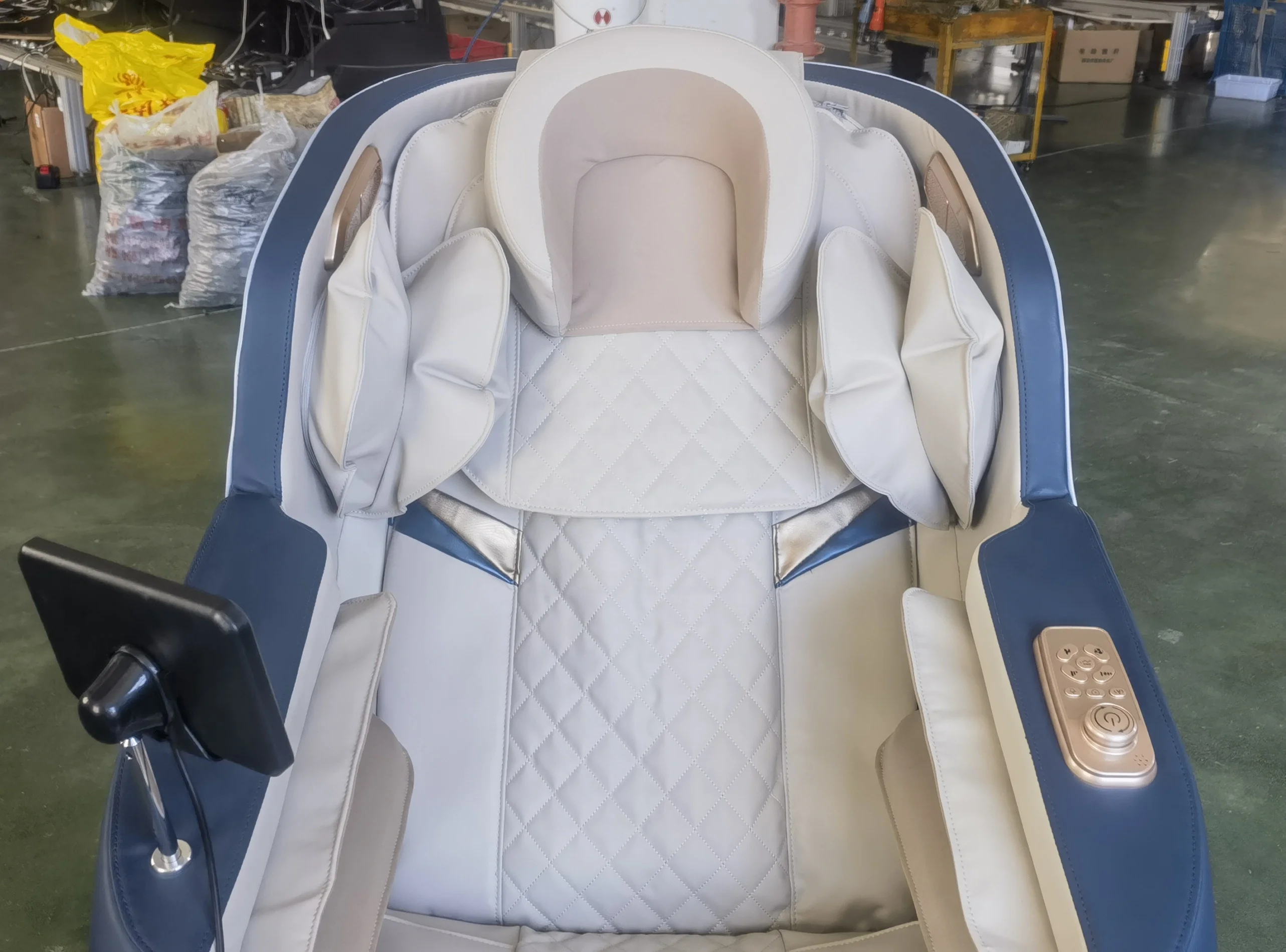 Cheap Luxury Shiatsu Massage Chair Foot Spa Kneading Full Body Massage Seat Music Heating Zero Gravity 4d Massage Chair