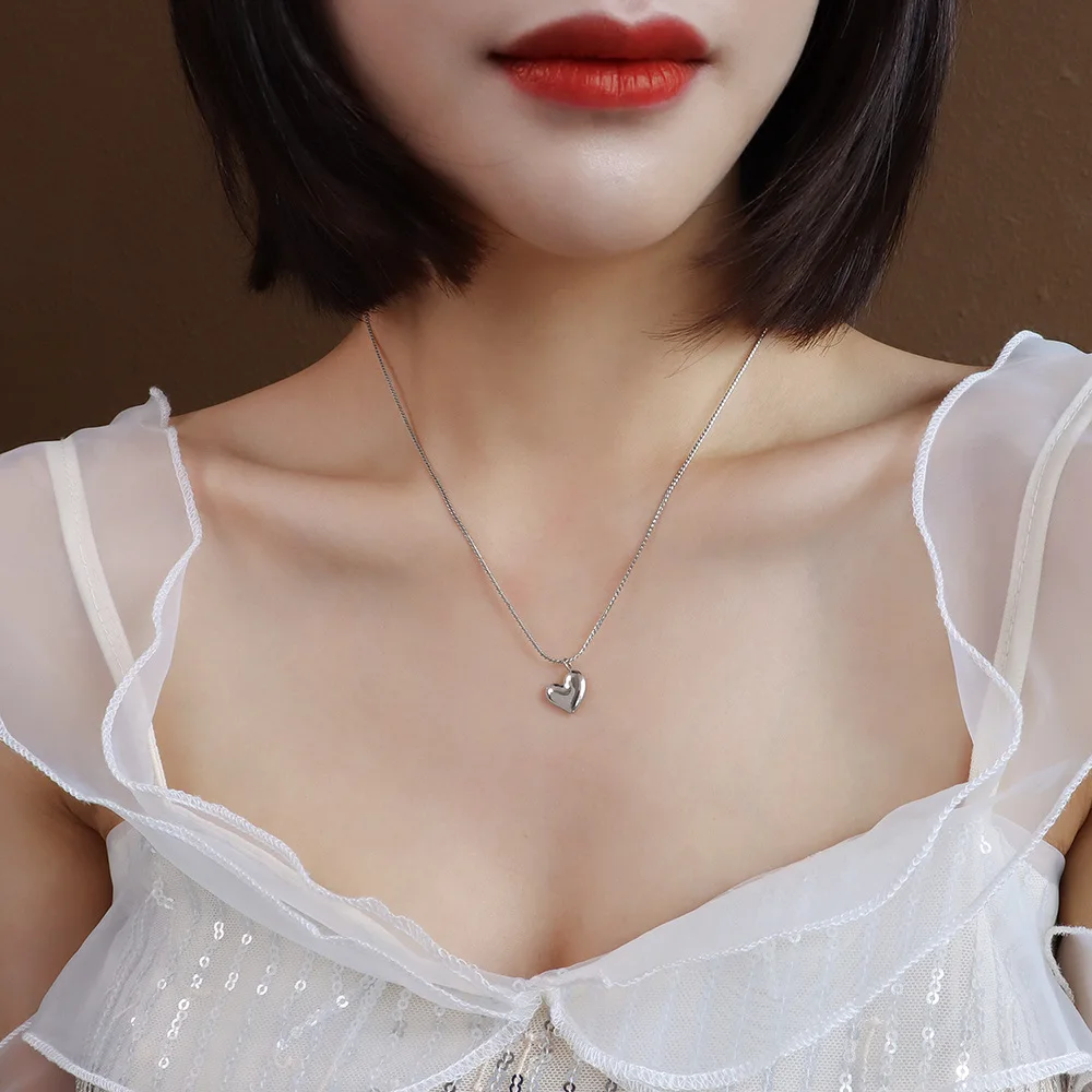 Fashion Simple Temperament Gold Peach Heart Pendant Necklace Titanium Steel 18K Gold Plated Necklace