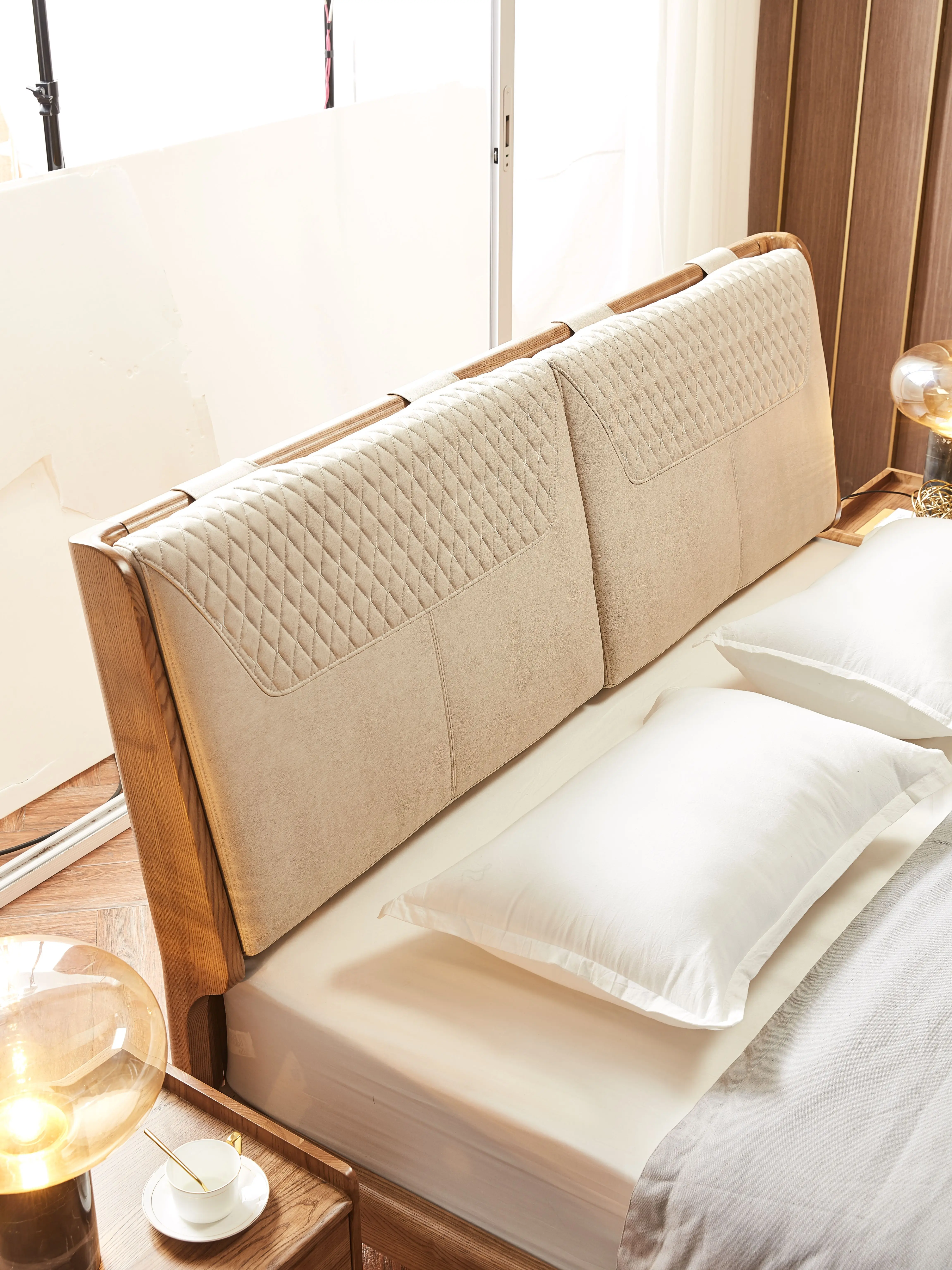 Modern Style 100% Solid Wood Bed Bedroom Furniture Home Furniture Latest Double King Queen Bed Designs