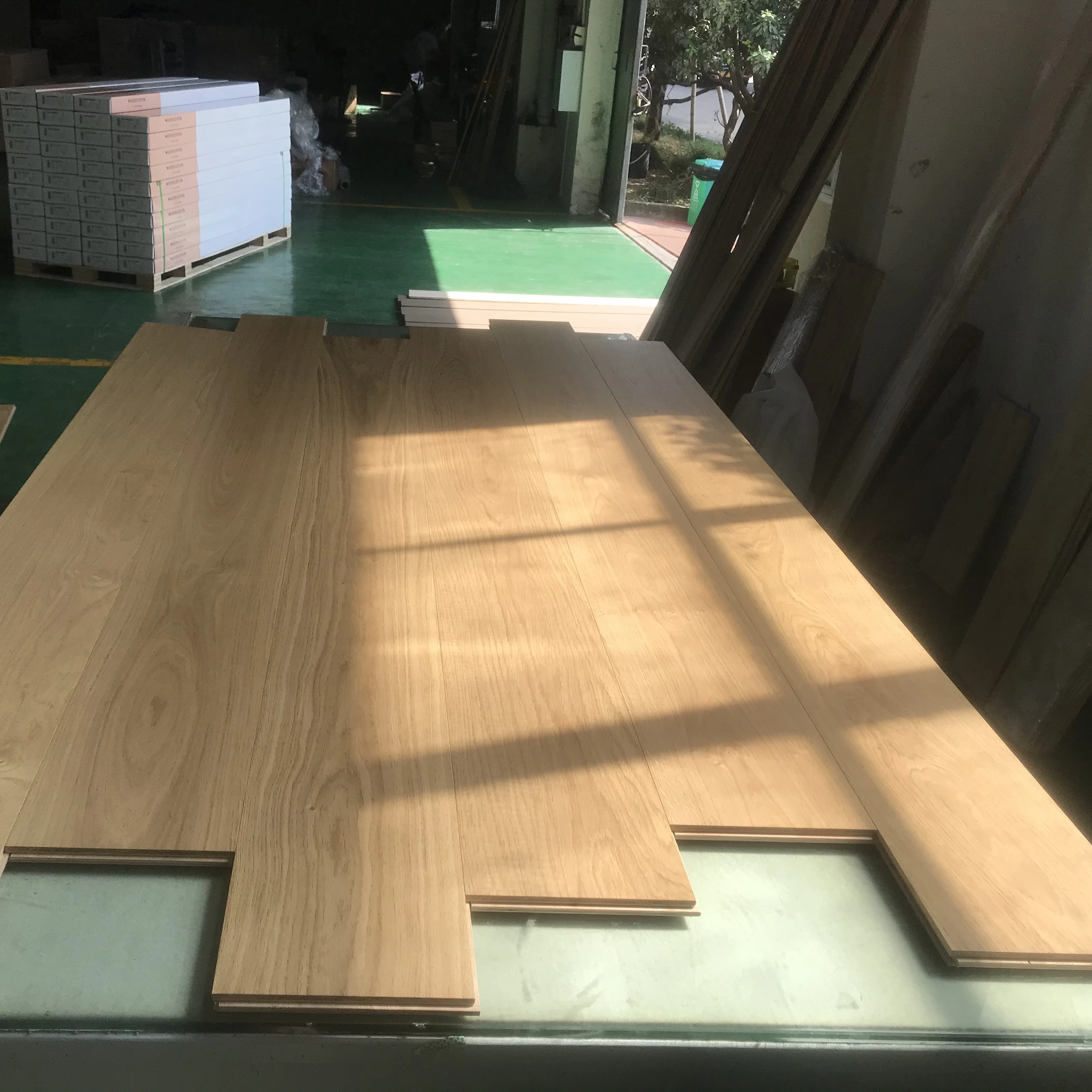 220mm Wide   Oak Saw Cut Engineered Wood Flooring  Plank  Smooth Oak Multiply Hardwood Flooring  Timber Parquetry