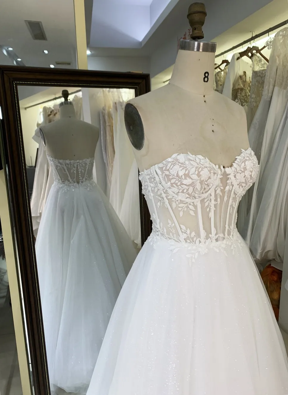 2025 white sleeveless sweetheart embroidery corset bodice zipper up back A line tulle wedding bridal dresses