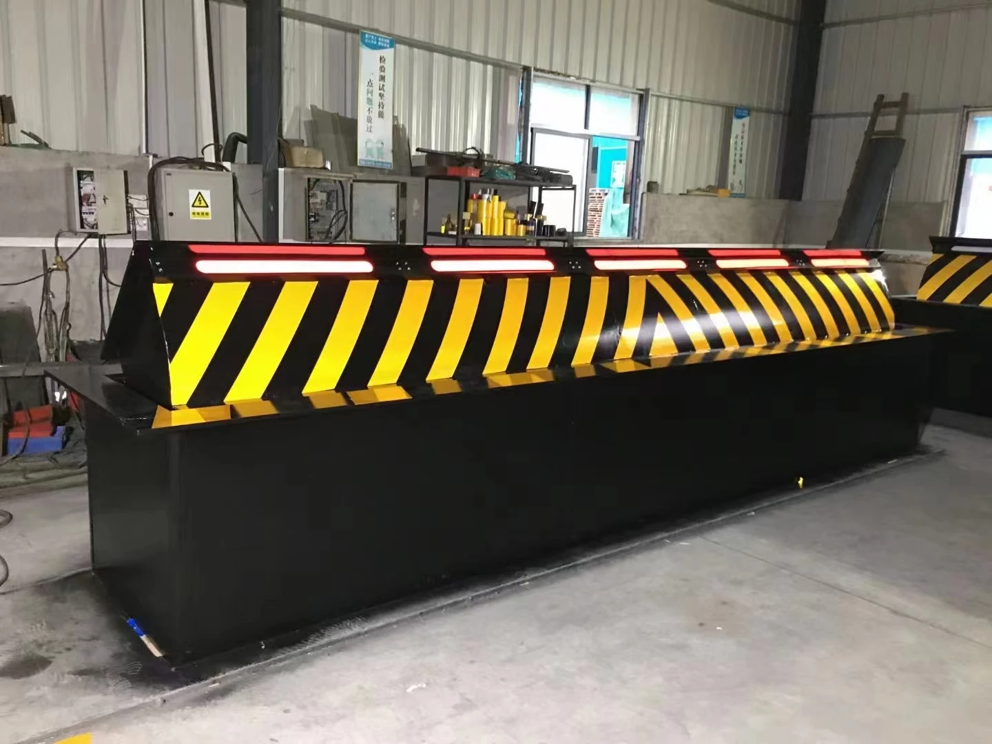 ANT Hot Selling Traffic Barrier Parking Stopper Heavy Duty Hydraulic Road Blocker For Road Safety