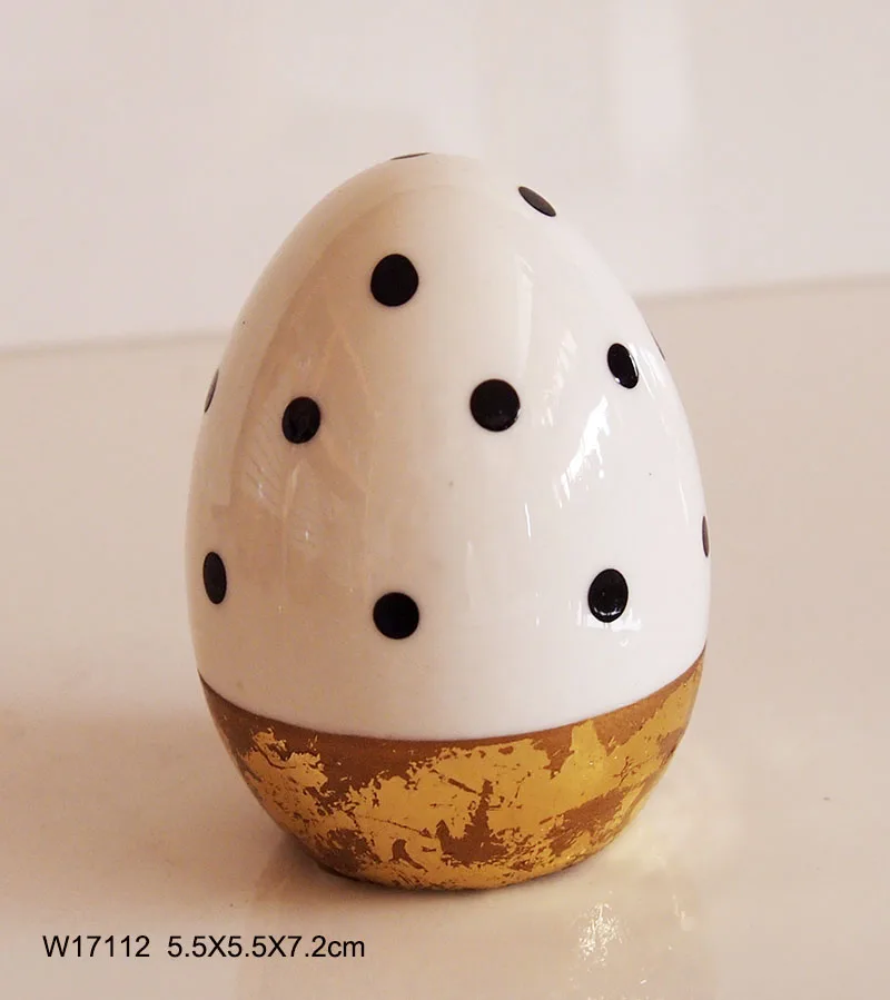 Ceramic easter egg decoration with gold modern design