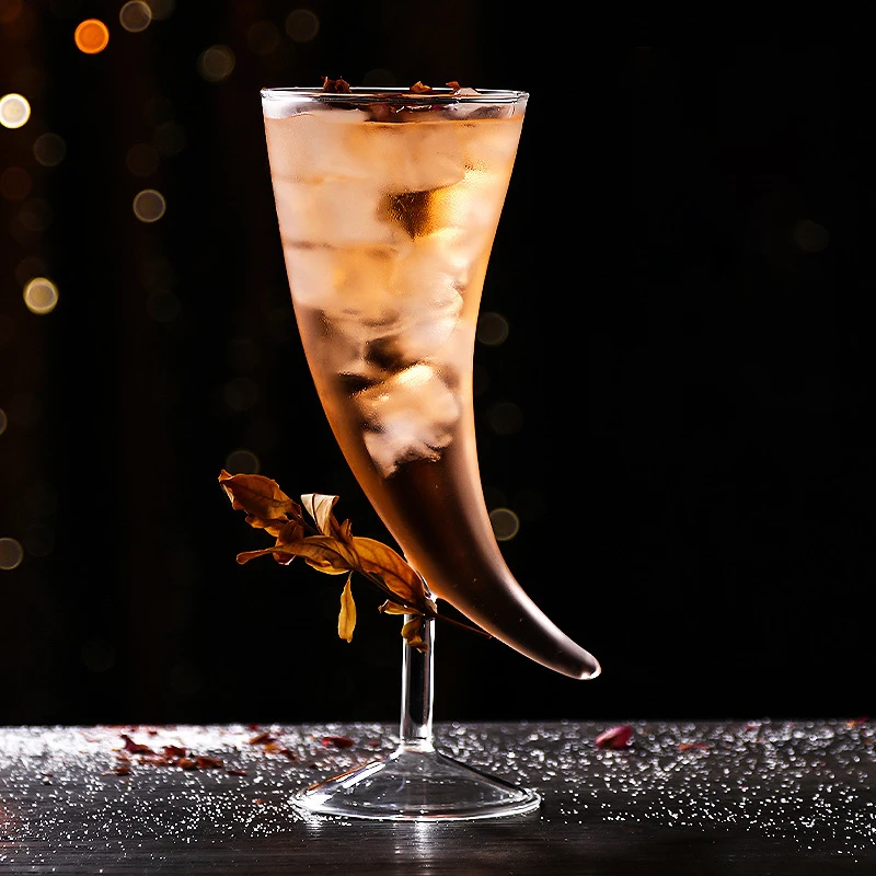 Unique cocktail glass heart ox horn pipe jellyfish women body shaped goblet wine martini glasses