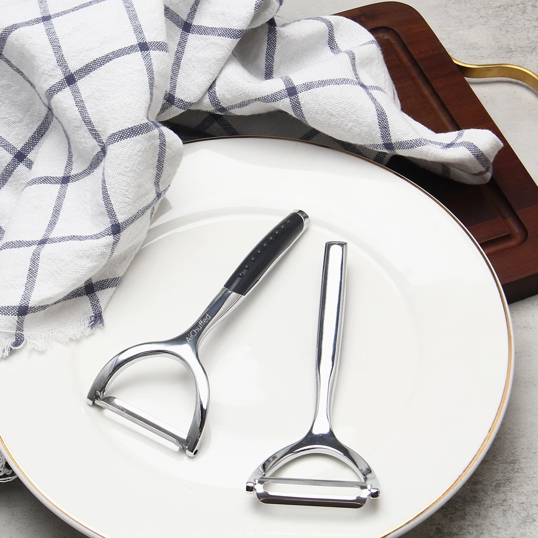 AiChuffed veggies peeler Ergonomic Non-Slip good graps Handle and Sharp Blade