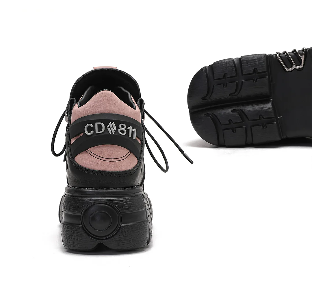 Женские кроссовки с логотипом Y2K