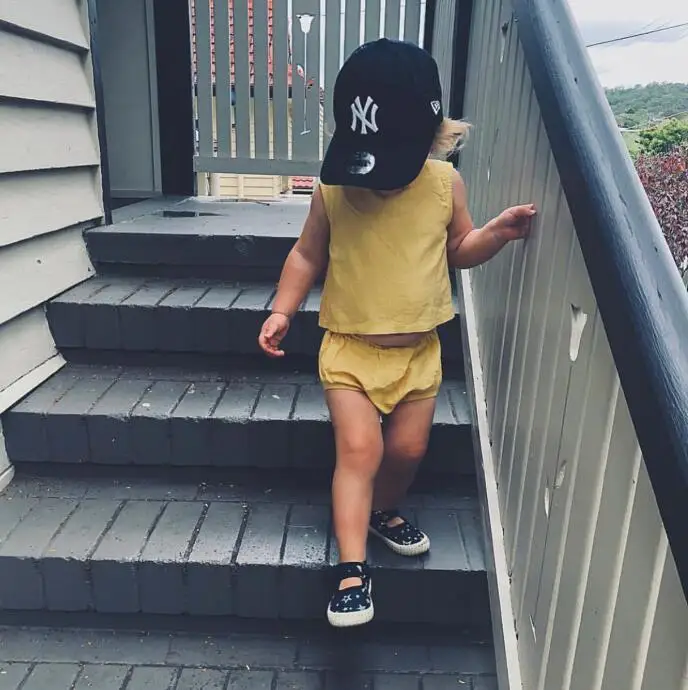 New soft yellow two pieces baby cotton and linen clothes sets top tshirt & shorts 2pcs set