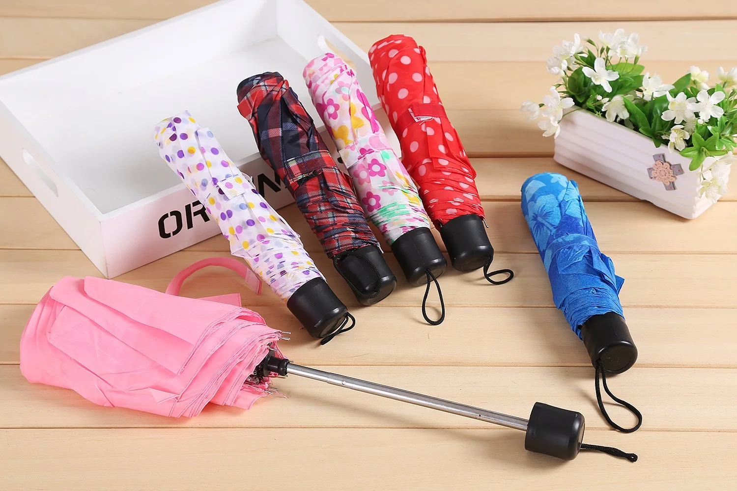 Promotional Cheap Portable 3 Fold Wine Shape Umbrella High Quality Foldable Customized Rain And Umbrella With Logo Printing