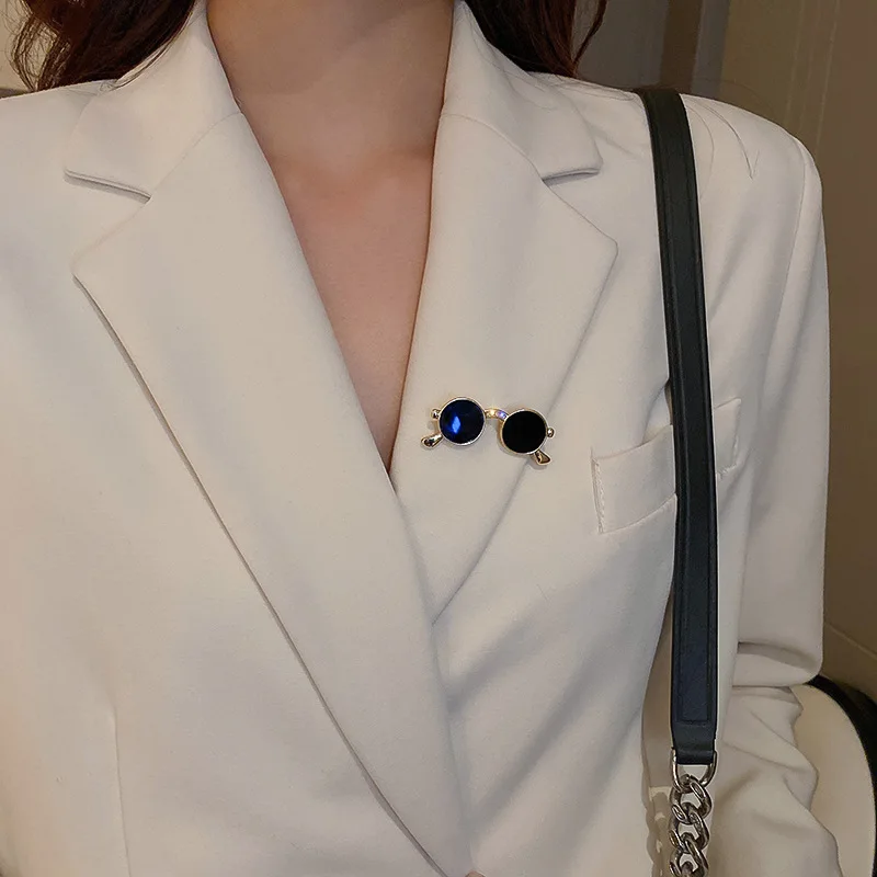 fashion quality black glasses brooch