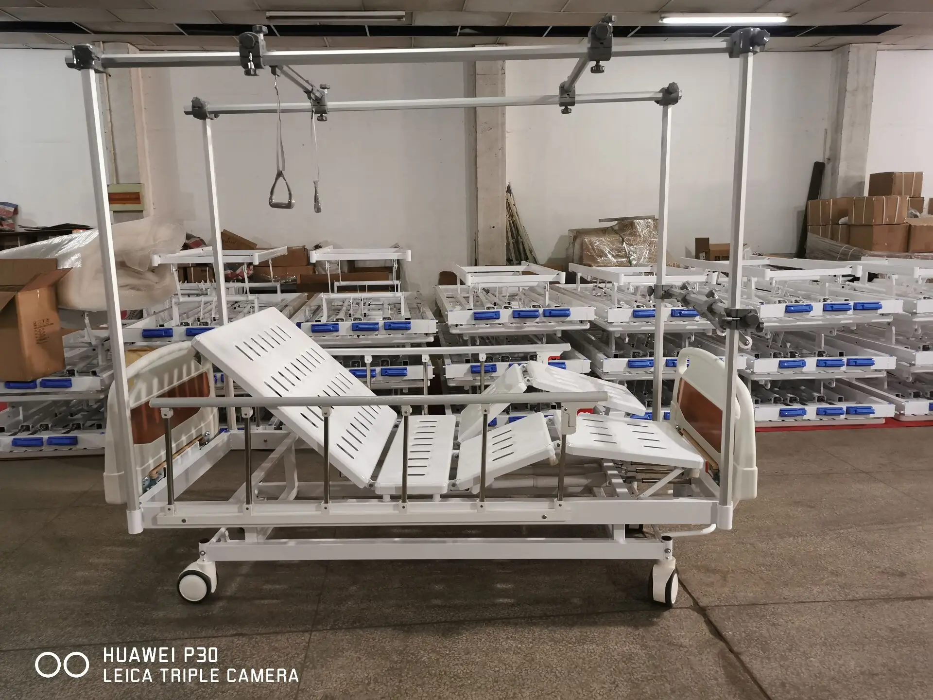 BT-AO001 4 cranks hospital Orthopedic traction frame Bed medical patient Orthopaedic Bed with monkey bar price