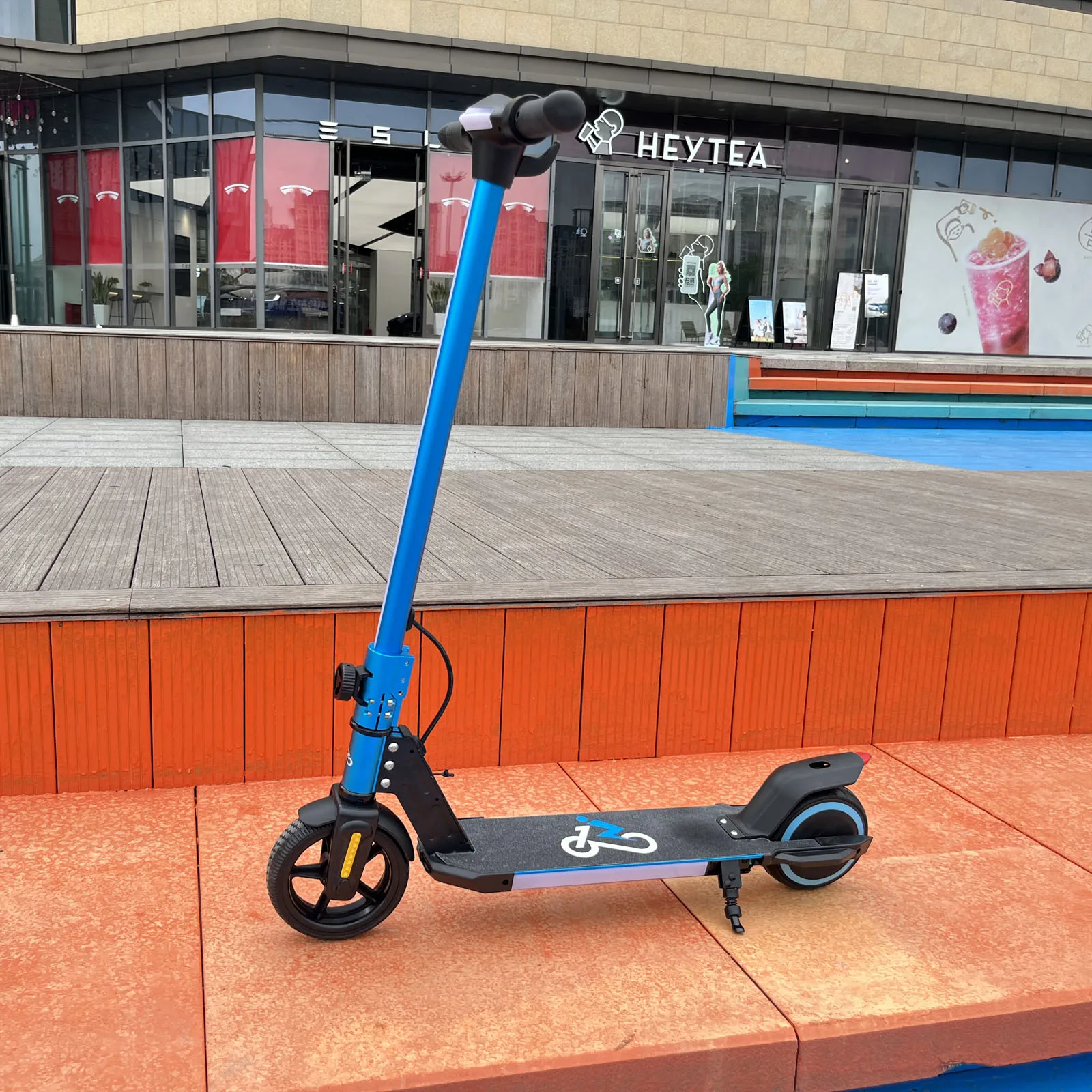 Emoko 6.5 Inch Kick Scooter Kids MAX Speed 16 km Brake Throttle LED Lights Solid Tyre A43 Sensor Electronic Scooter Boys Girls