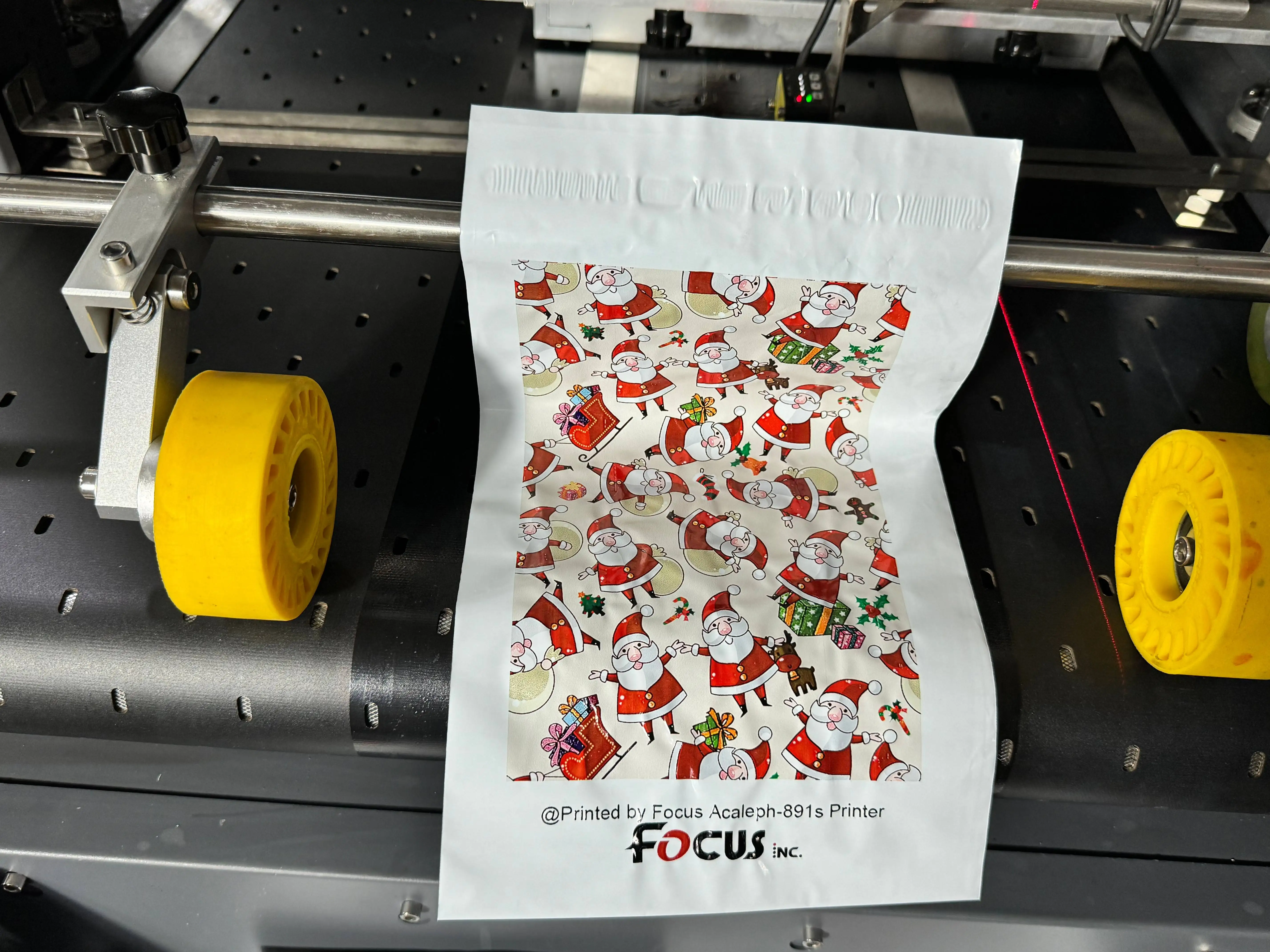 Focus UV Single Pass 60cm Conveyor Printer with 20pcs Printhead Vacuum Table Feeder Printing Machine