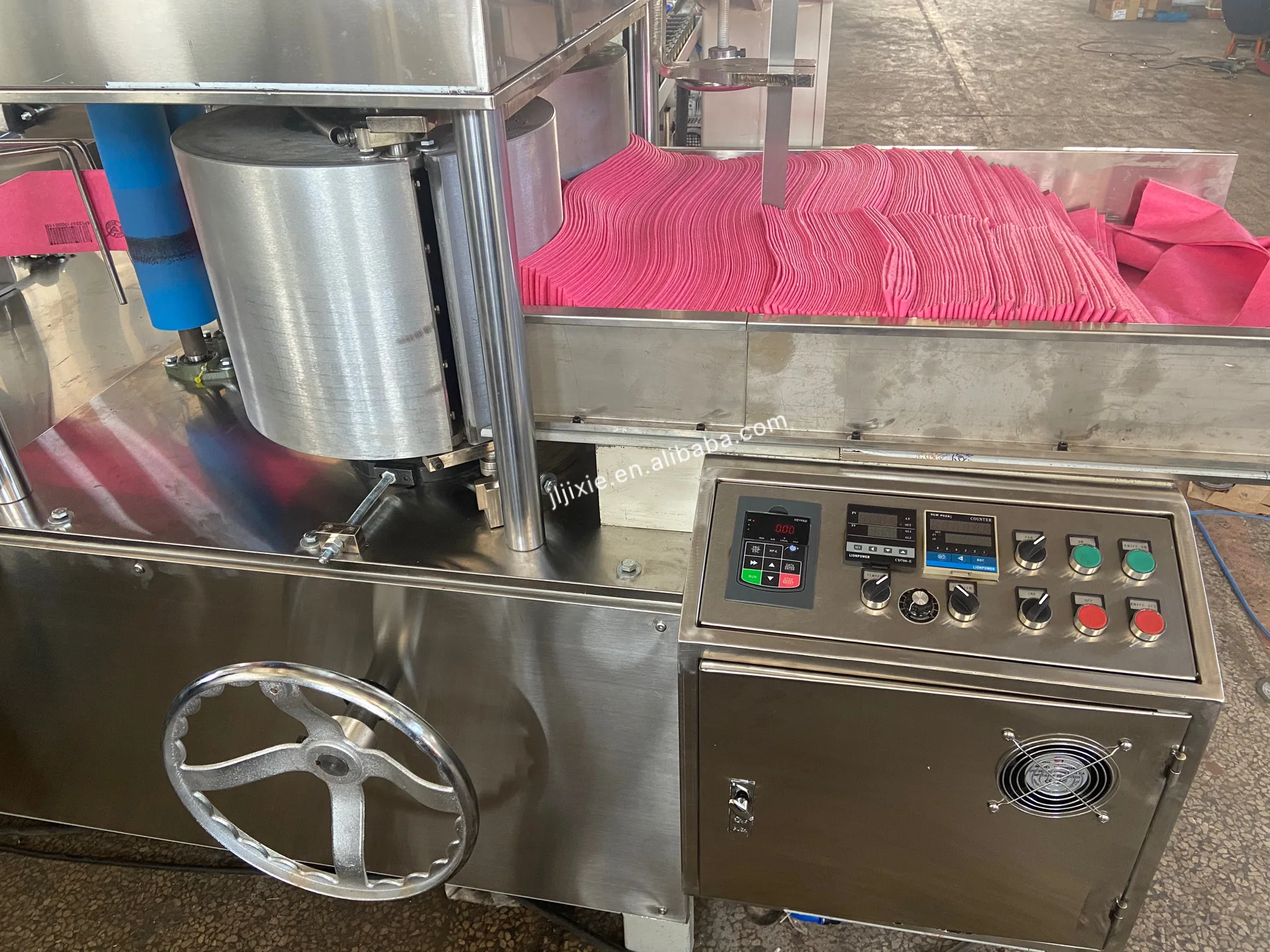 Automatic Non-woven Fabric Needle Punched Cleaning Mop Folding Cutting Machine