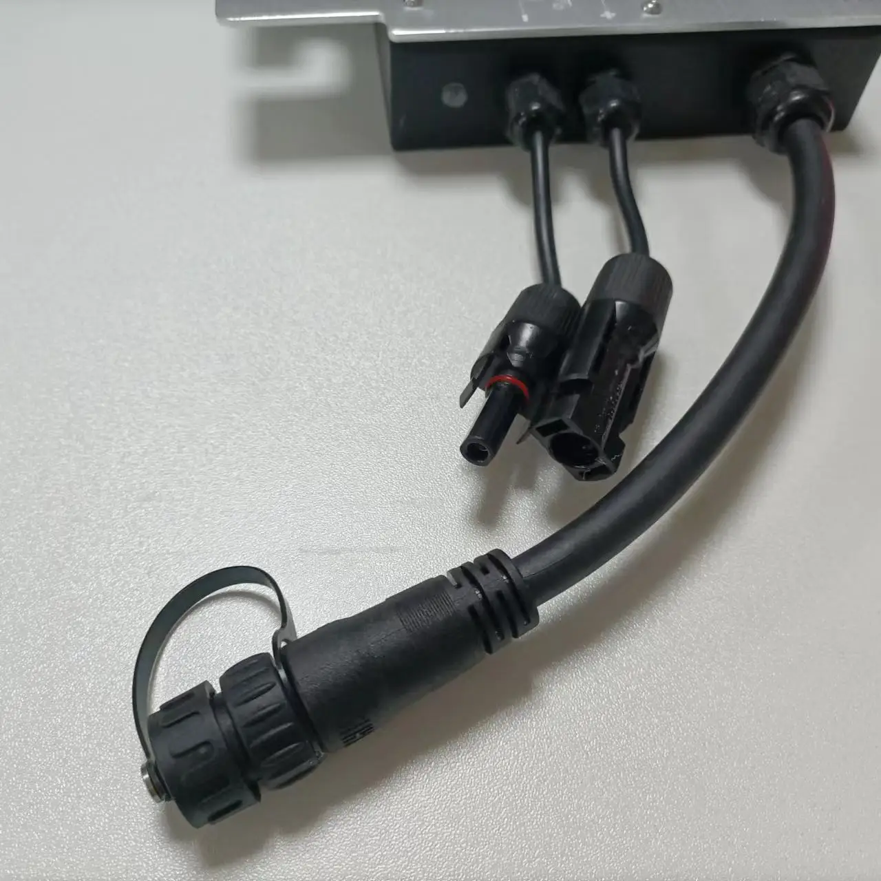 SG600MD Micro Inverter Low Cost Soar Panel 600W Balcony Solar System Balkonkraftwerk Schuko Cable Solar Dc Connector