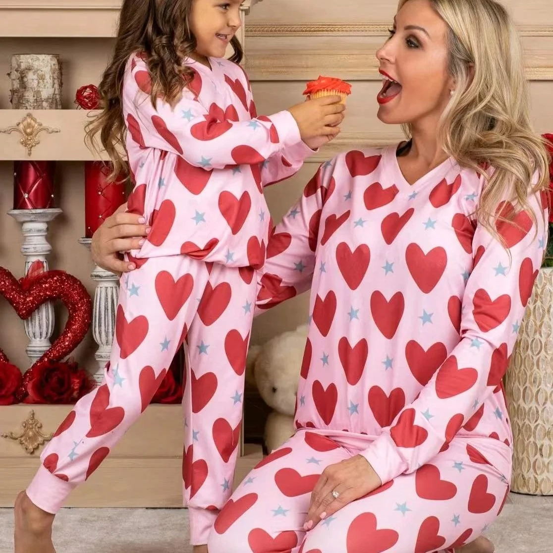 New Arrival 2 Pieces Mommy and Me Family Pajamas Set Long Sleeves Cotton Sleepwear Heart Printed Loungewear