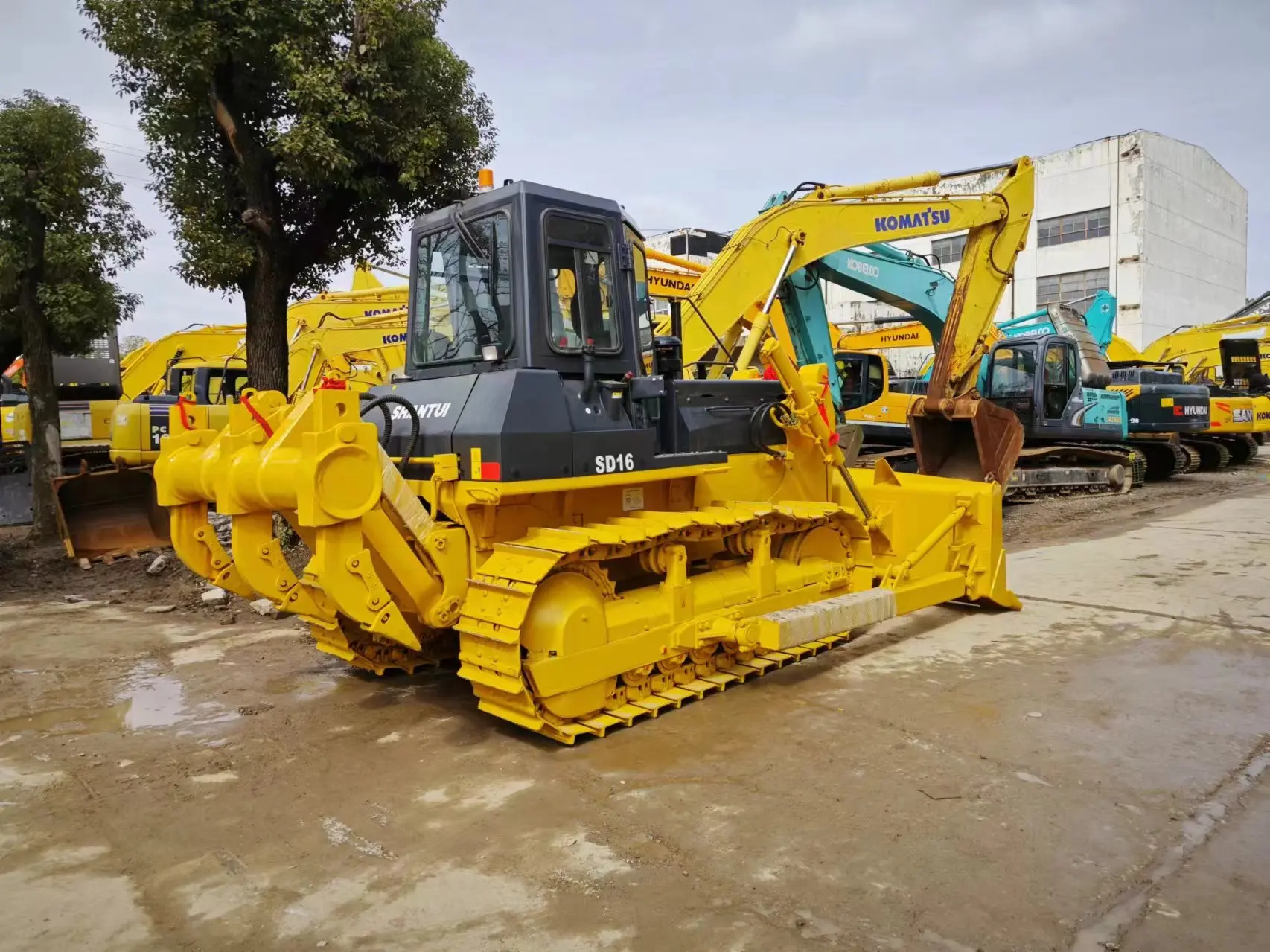 Top Seller Shantui Dozers SD42 SD32 SD 22 SD16 General Mining Desert Bulldozer With Excellent Performance Cheap Price Dozer SD16