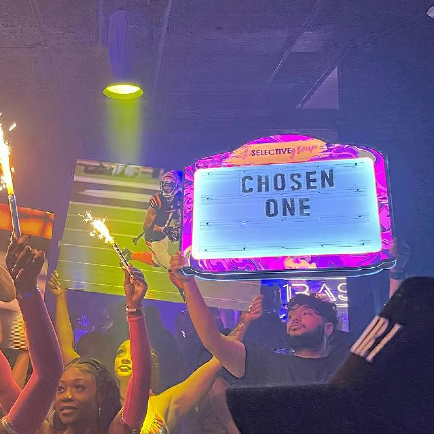 LC night Club Accessories Wholesale Led Signs Happy Birthday  Sign Led Message Board Bottle Presenter