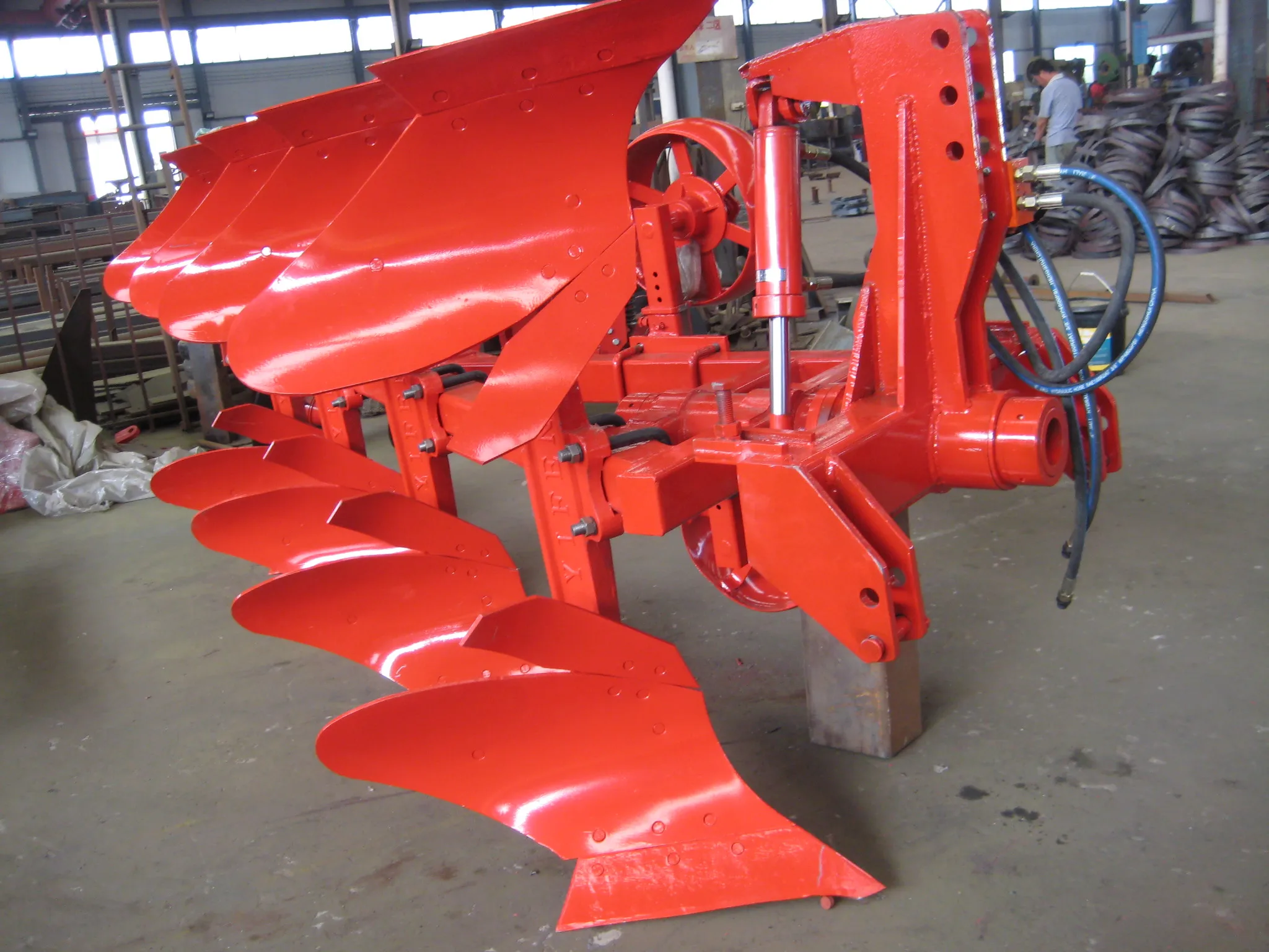 1LF-320 оборотный плуг