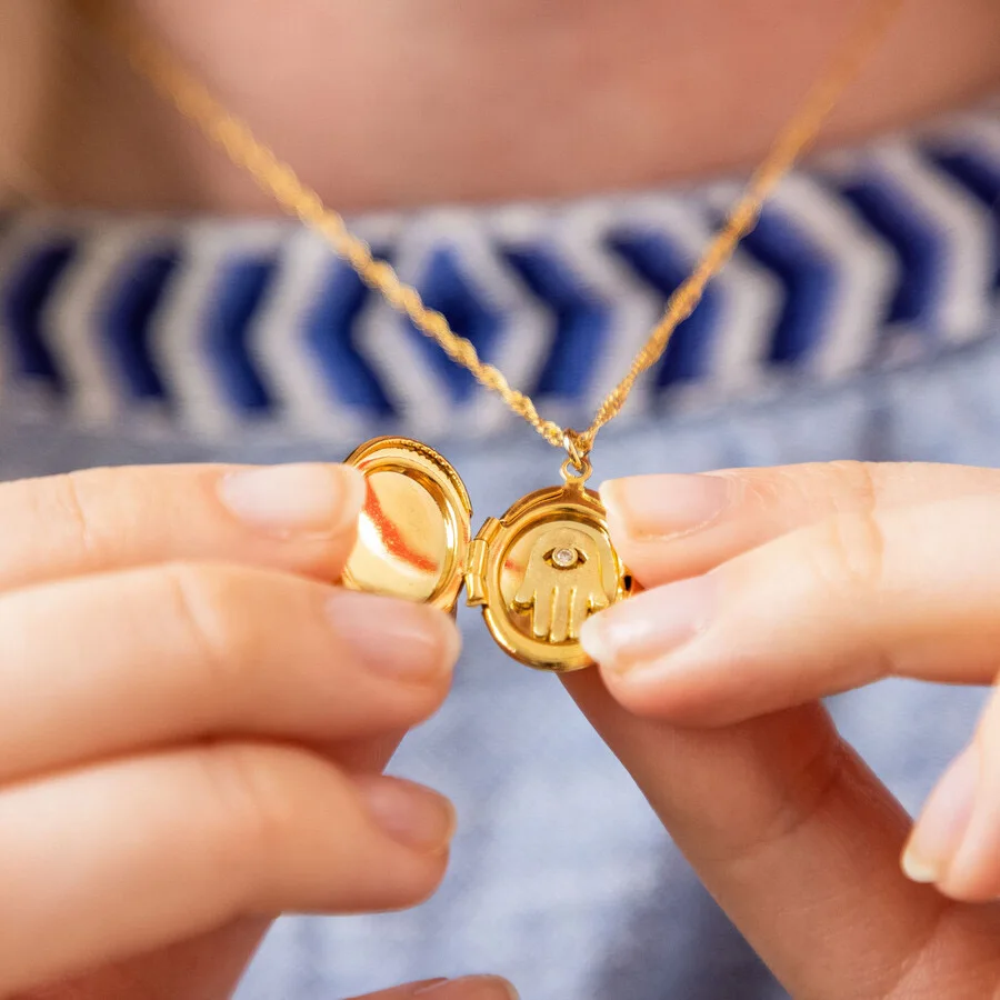 2024 INS stainless steel Elliptical Photo Box Owl Hand Palm Elephant Horseshoe Pendant Necklace