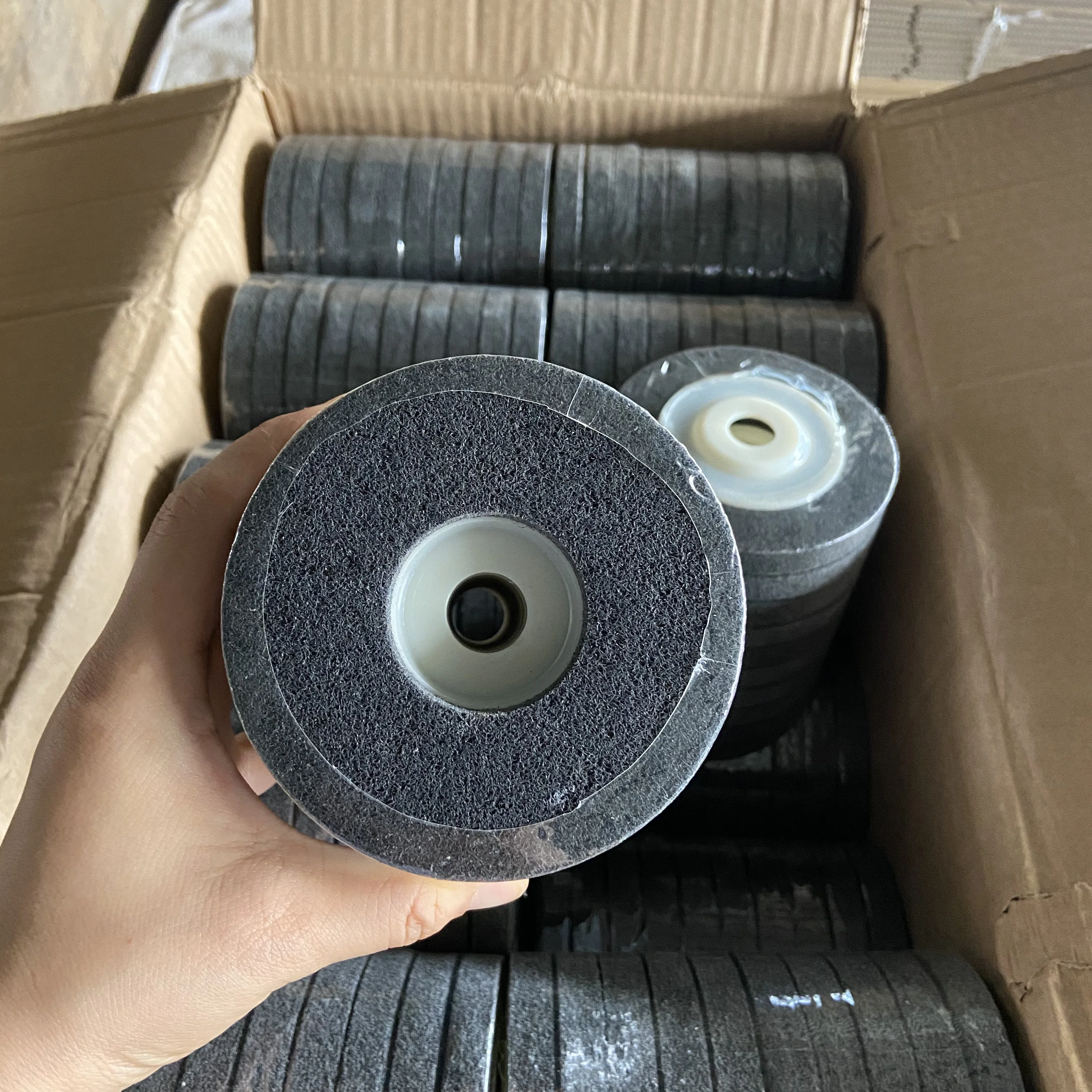 Nylon polishing wheel
