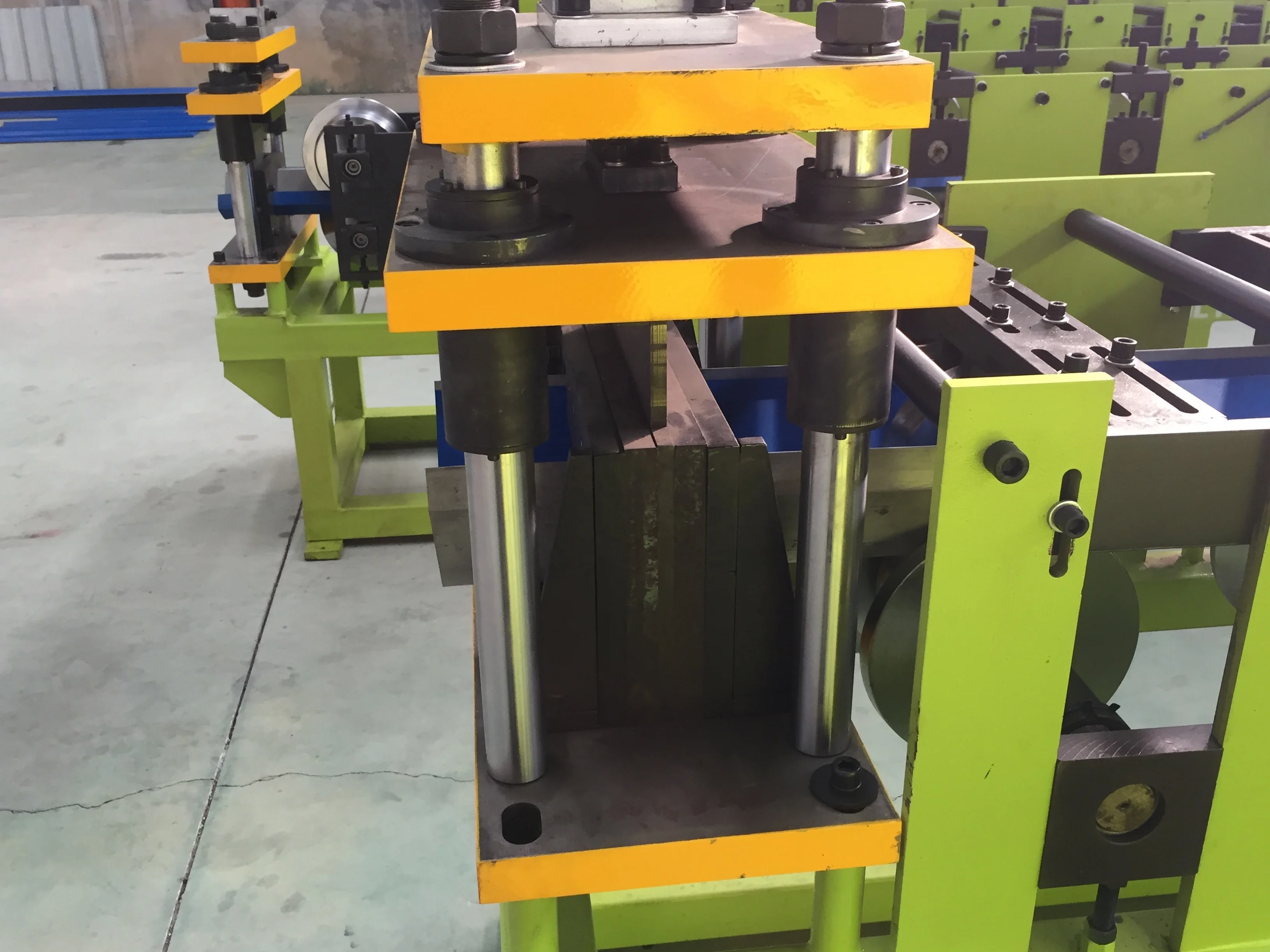 Corner bead V L shape steel channel angle roll forming machinery