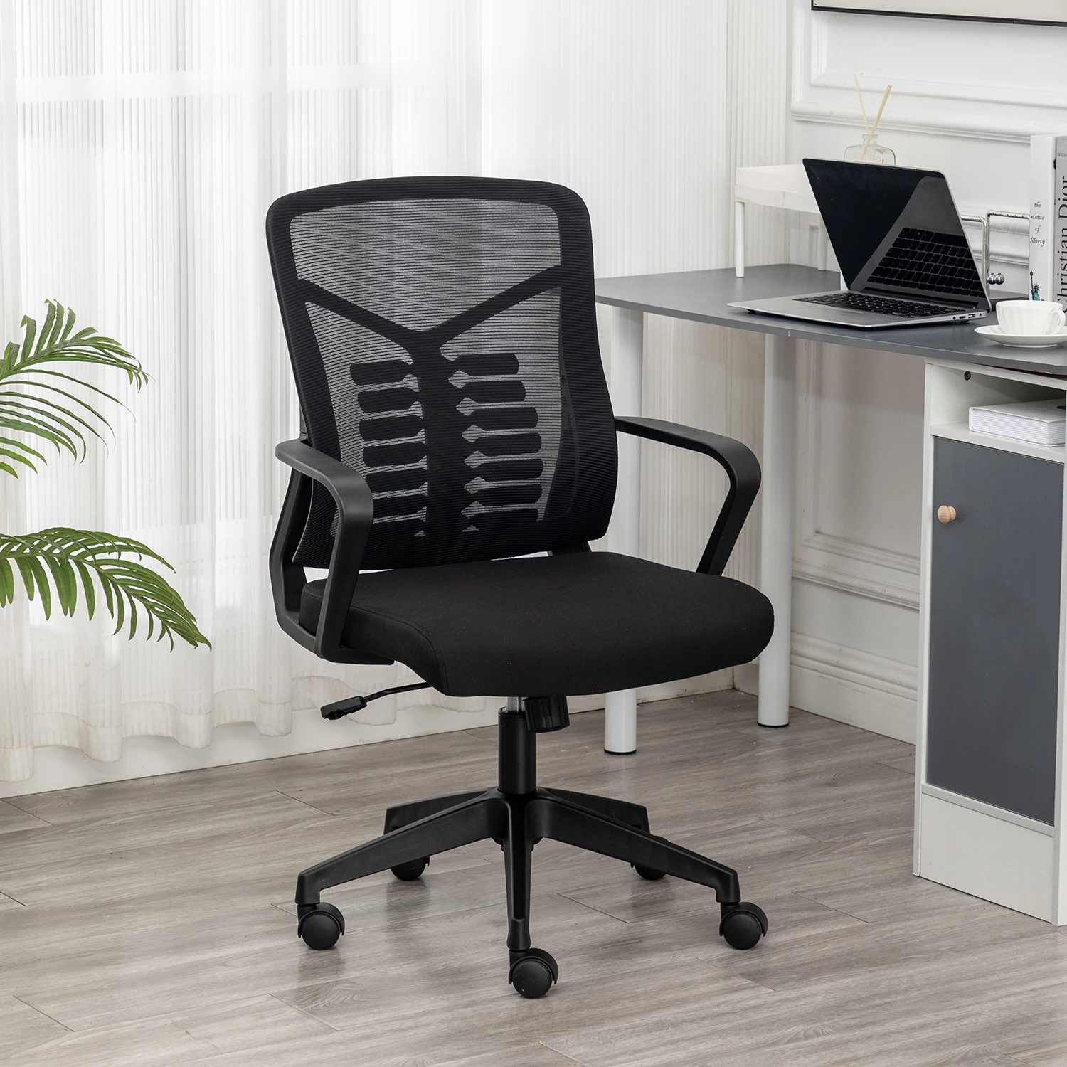 Modern Executive Boss Mesh Office Chair with Mesh Quality Metal and Adjustable Headrest Comfortable PP Ergonomic Swivel Chair