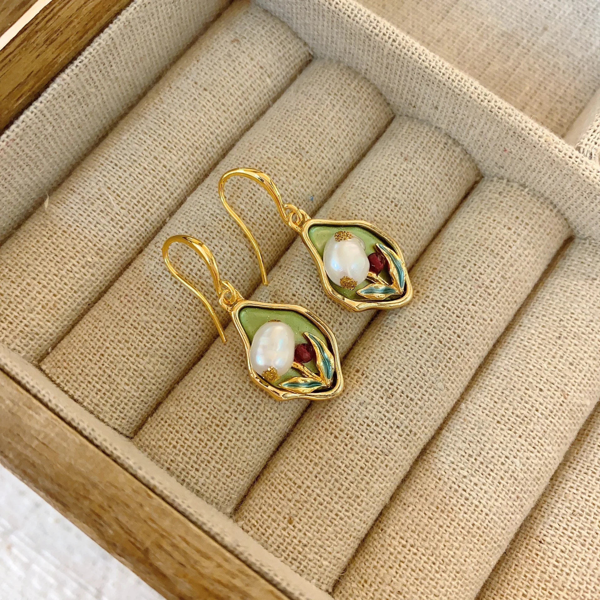 Vintage Oil Painting Pearl Earrings Palace Wind Ear Buckle Luxury High Sense Necklace