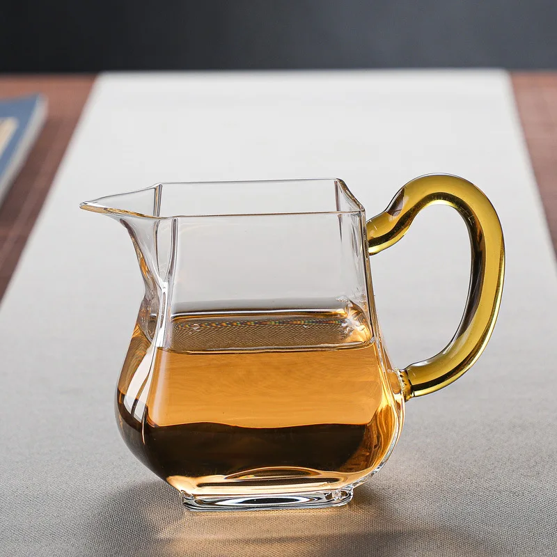 280ml Glass Gong Dao Bei Fair Tea Pitcher with wooden handle