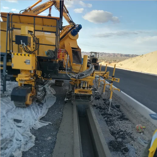 Automatic Curb Paver With CUMMINS Diesel Engine For Curbs and gutters