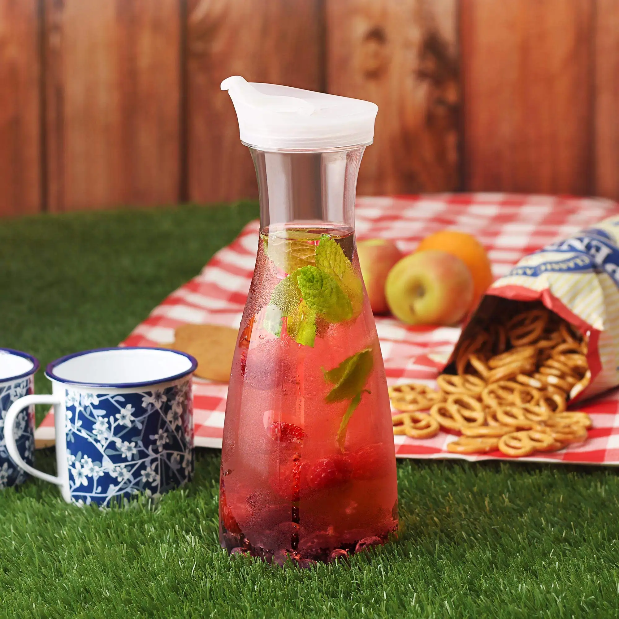 Hot Sale Restaurant Pc Clear Tea Jug Juice Carafes Bottle Acrylic Pouring Glass Water Pitchers With Lid Plastic Pitcher