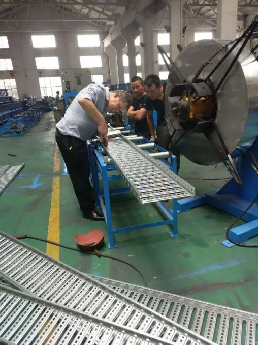 Высокое качество кабельный лоток ролл формовочная машина делая машину